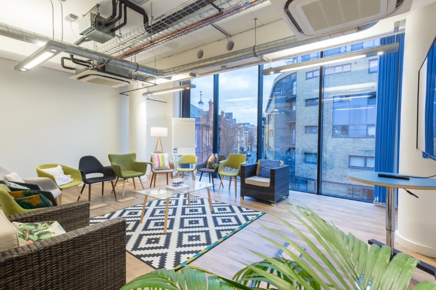 Modern meeting space at Wallacespace Clerkenwell Green with natural light, ideal for brainstorming.