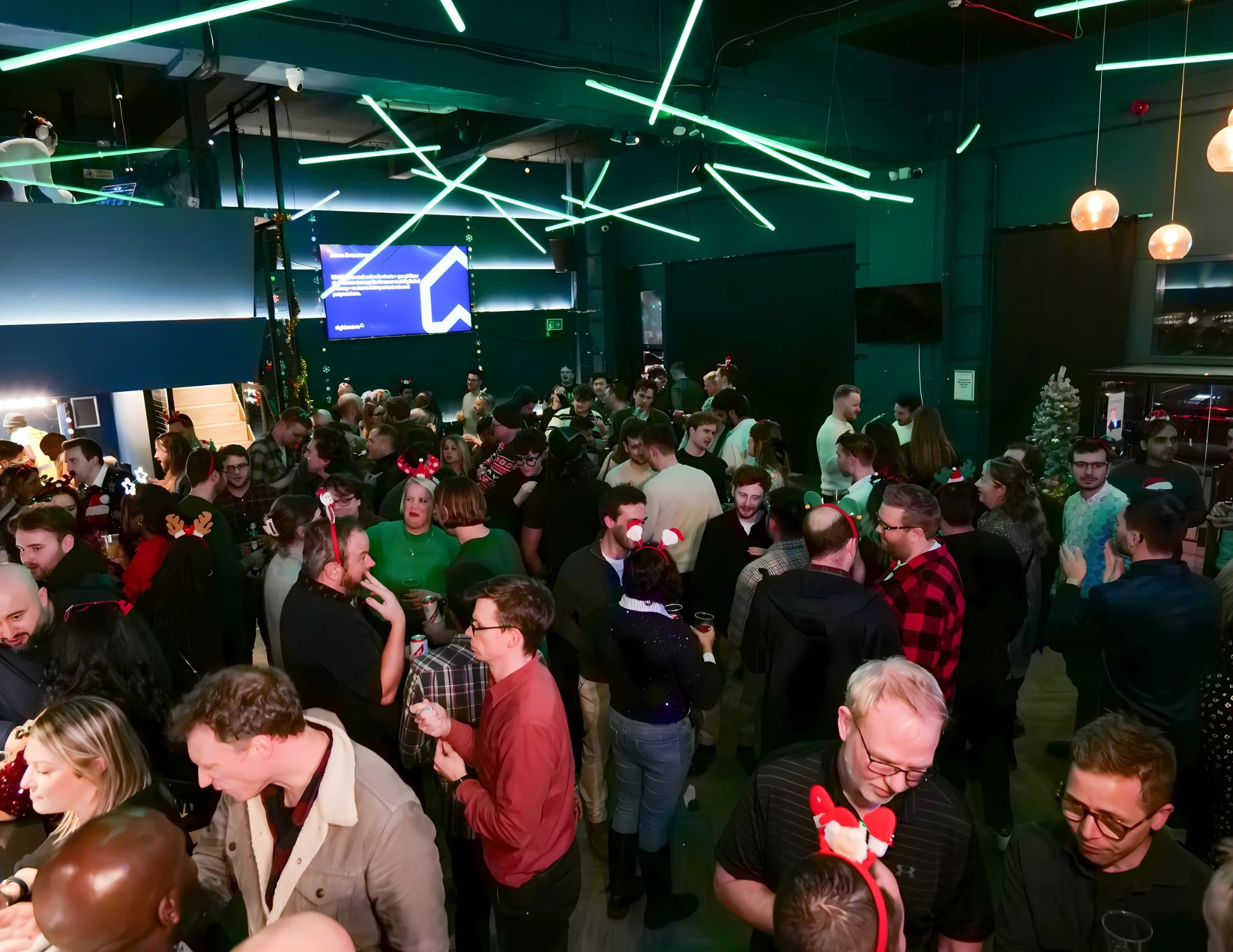 Main Bar - hjtt5dploiv.jpg