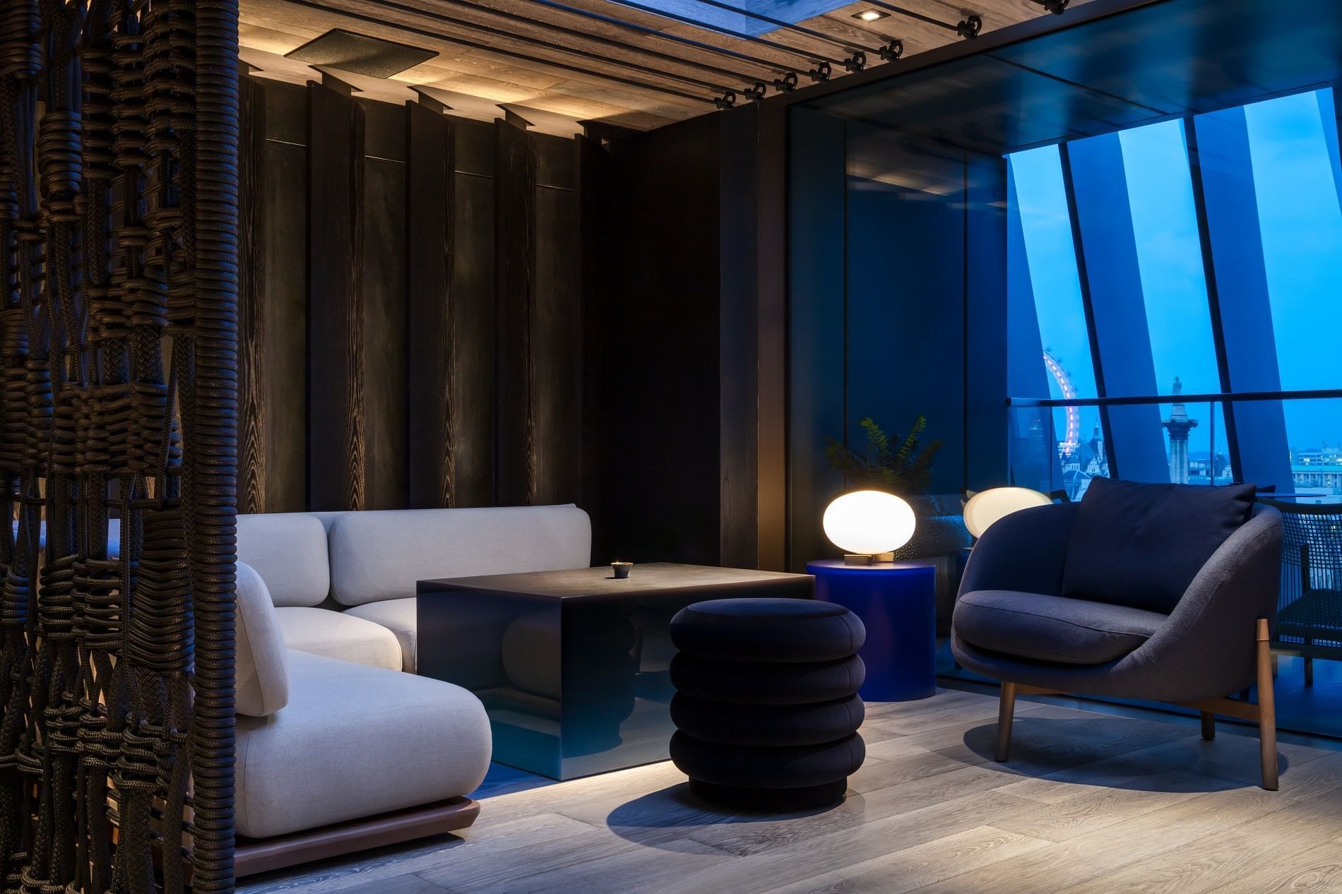 8 at The Londoner - zasxyi2h33f.jpg