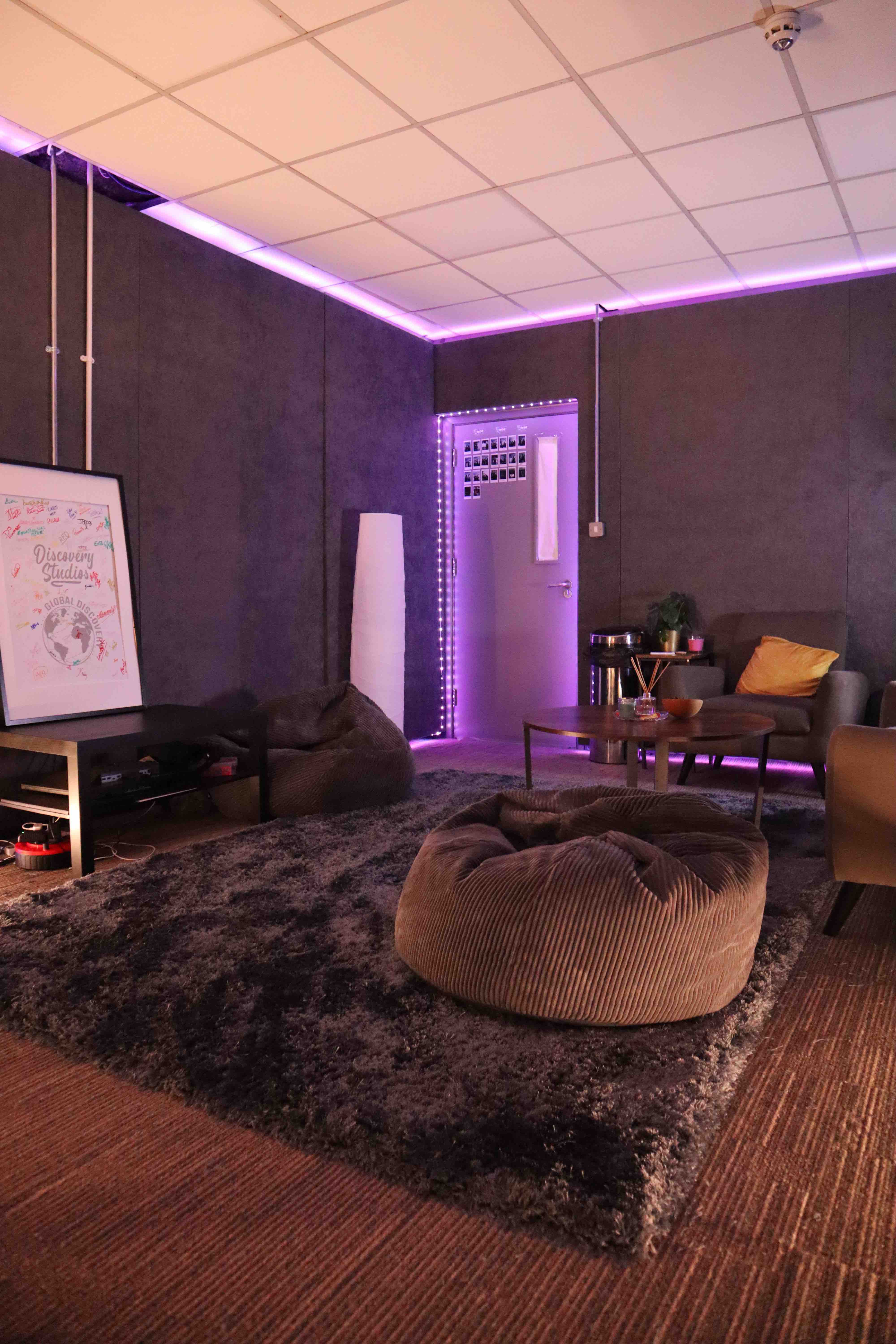 Cozy modern lounge at Discovery Studios for networking events and meetings.