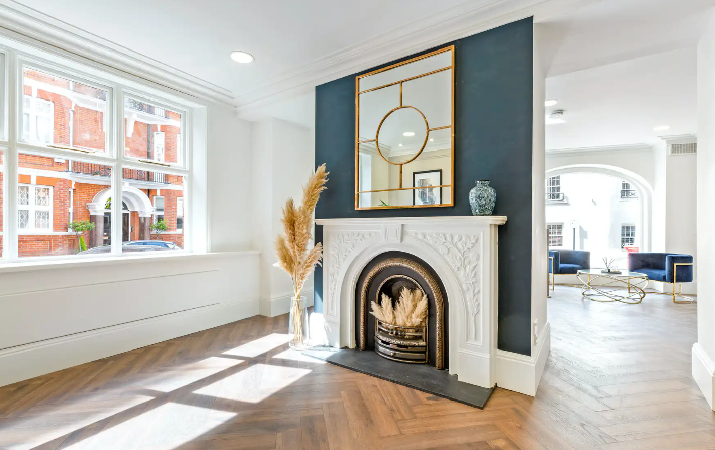 ACG Meeting Room with modern fireplace, ideal for creative meetings and gatherings.