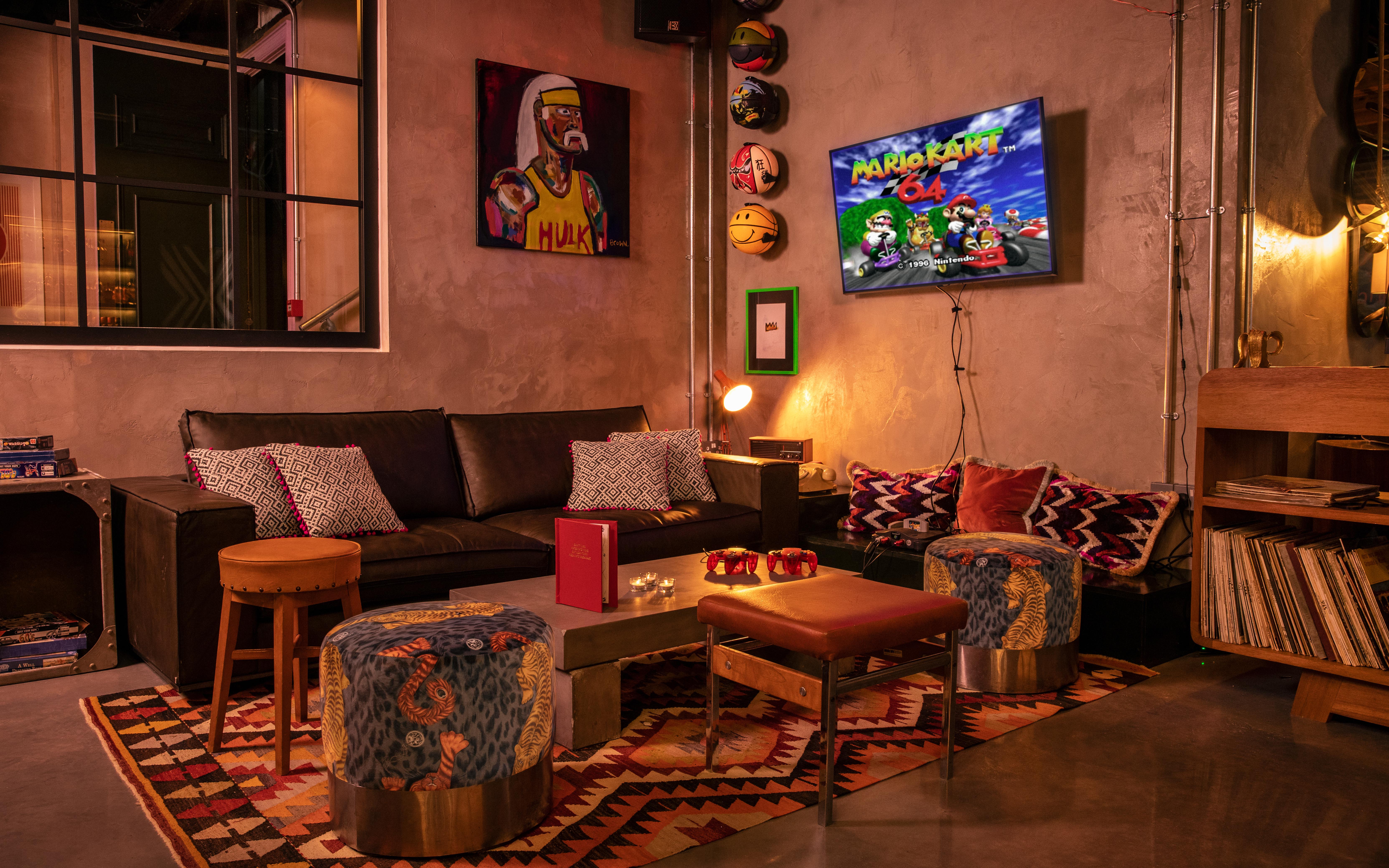 Stylish lounge area in Basement Studio, perfect for networking events and meetings.