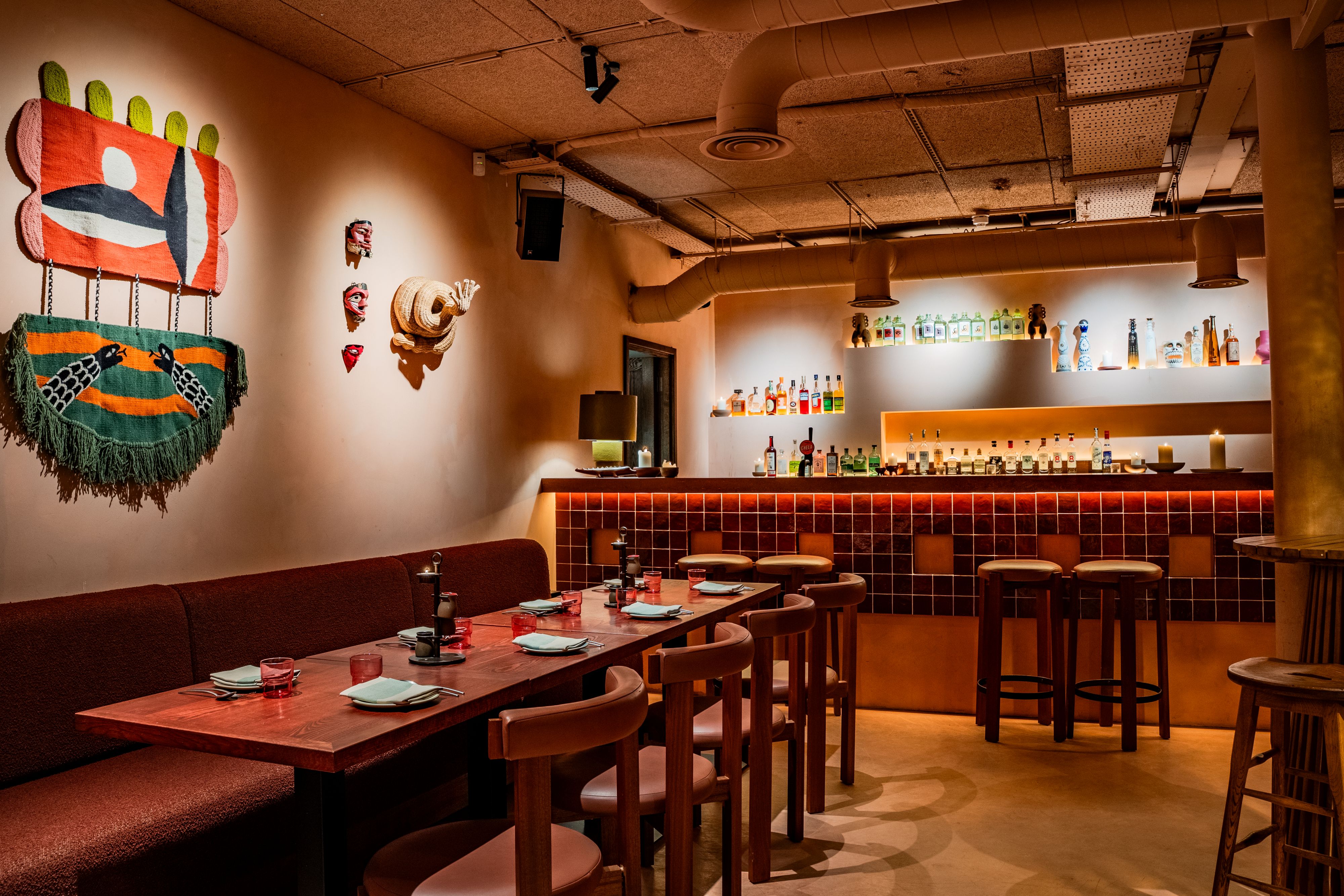 Sala Rosa Room in Fonda: vibrant venue for intimate gatherings and networking events.