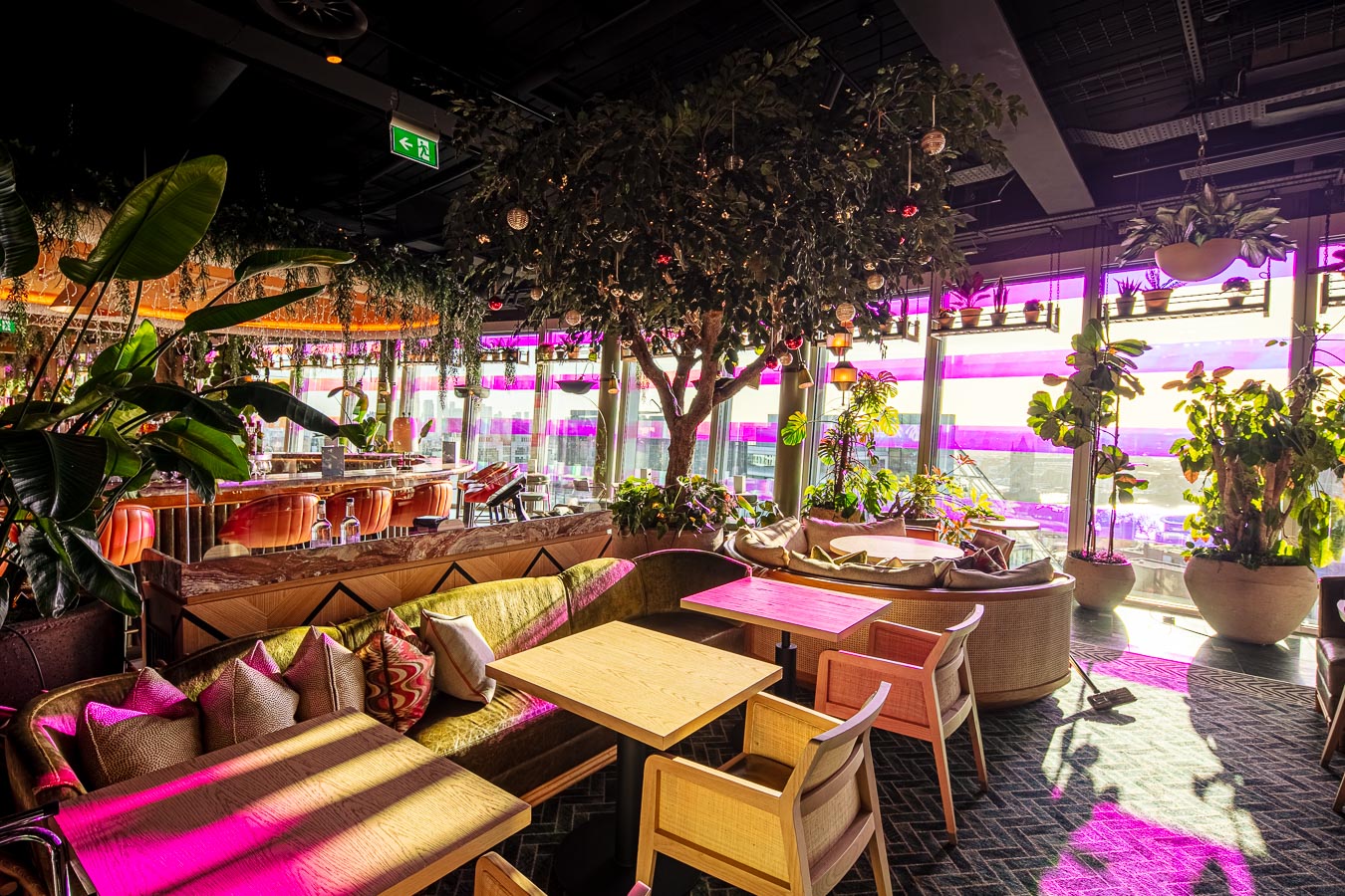 Exclusive Hire - fdkajhylnmy.jpg