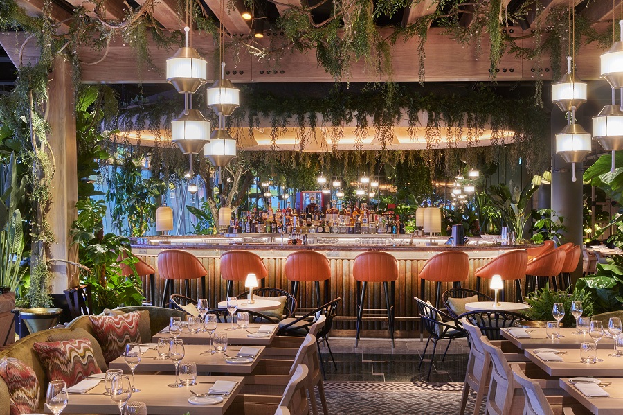 Lush restaurant venue with stylish bar, ideal for networking events and celebratory dinners.