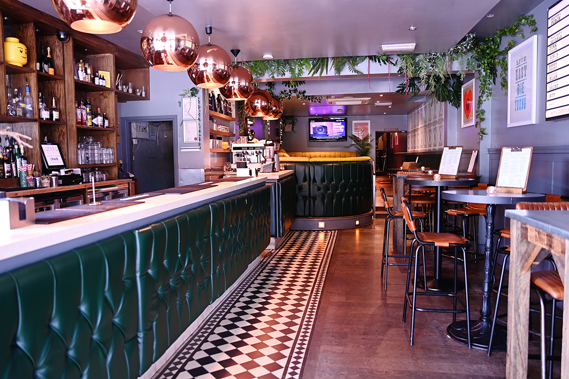 Stylish bar area in Lizard Lounge, perfect for cocktail receptions and networking events.