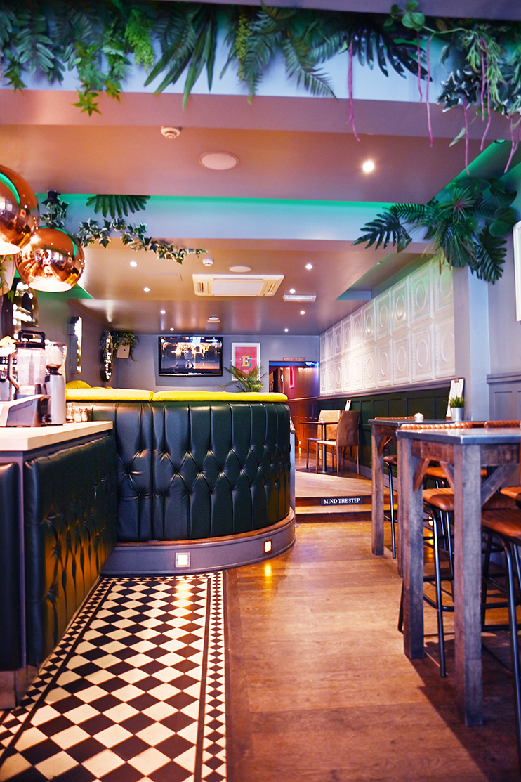 Stylish bar area in Lizard Lounge, perfect for networking events and casual meetings.