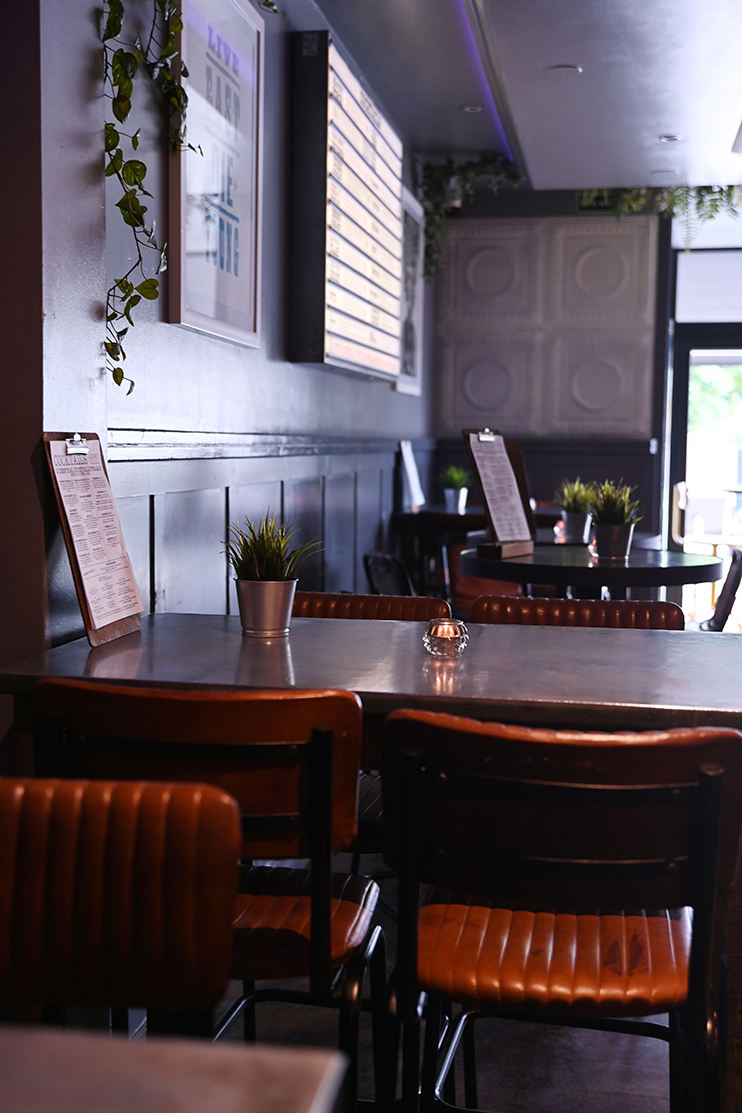 Stylish bar area in Lizard Lounge, perfect for intimate meetings and events.
