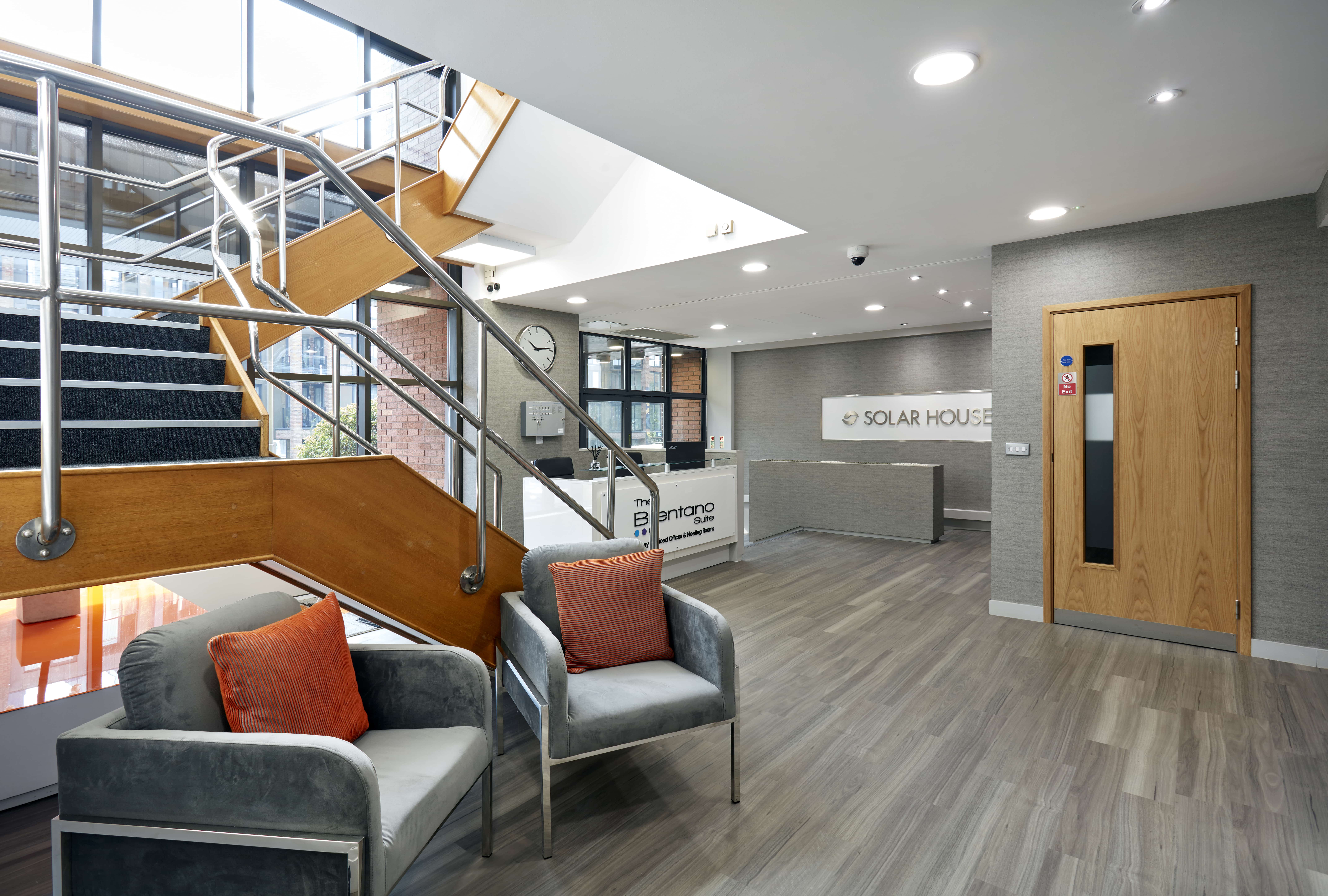 Modern reception area in Puccini Solar House, perfect for meetings and events.