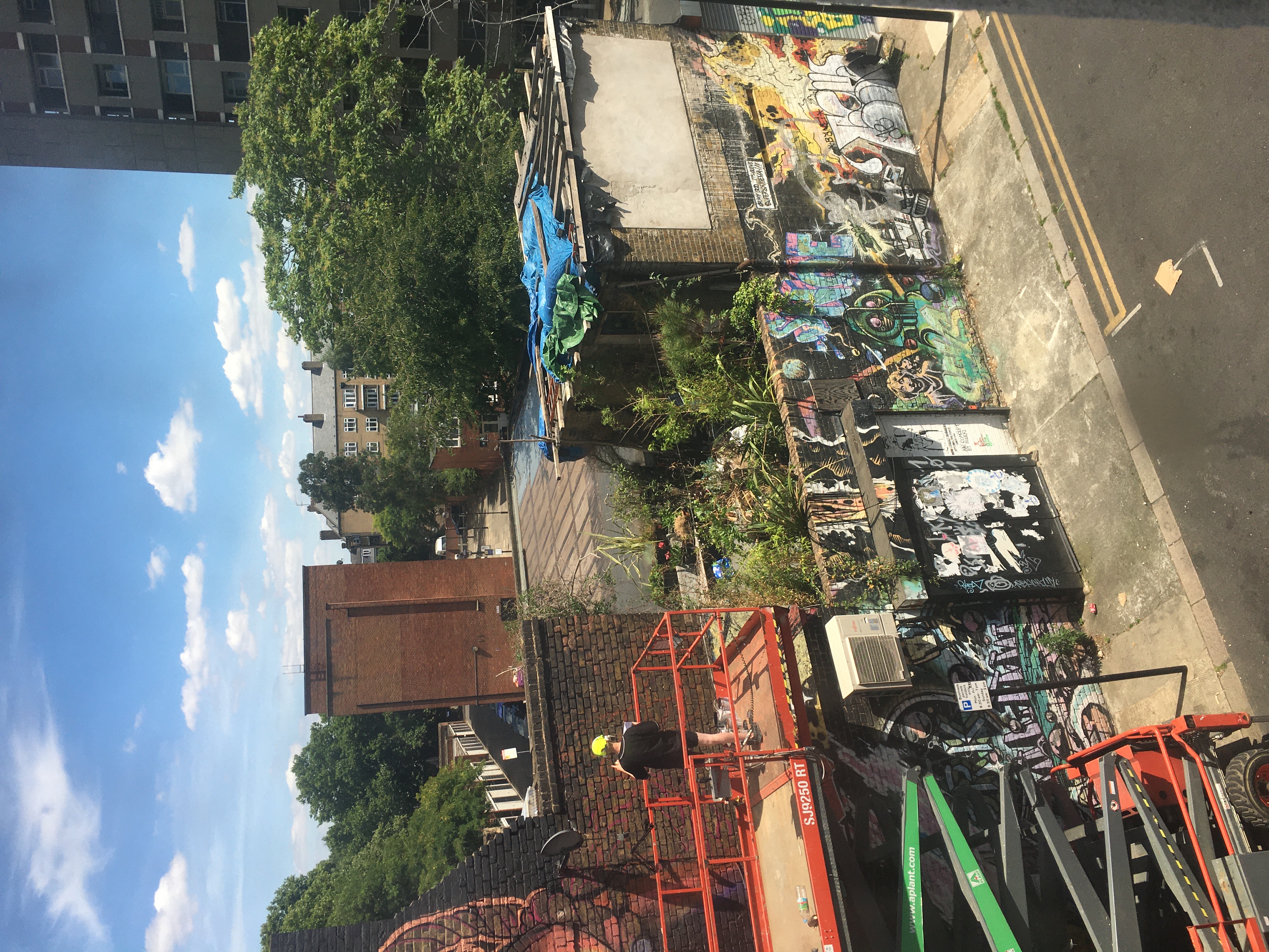 Vibrant Folklore venue with street art, ideal for unique events and pop-ups.