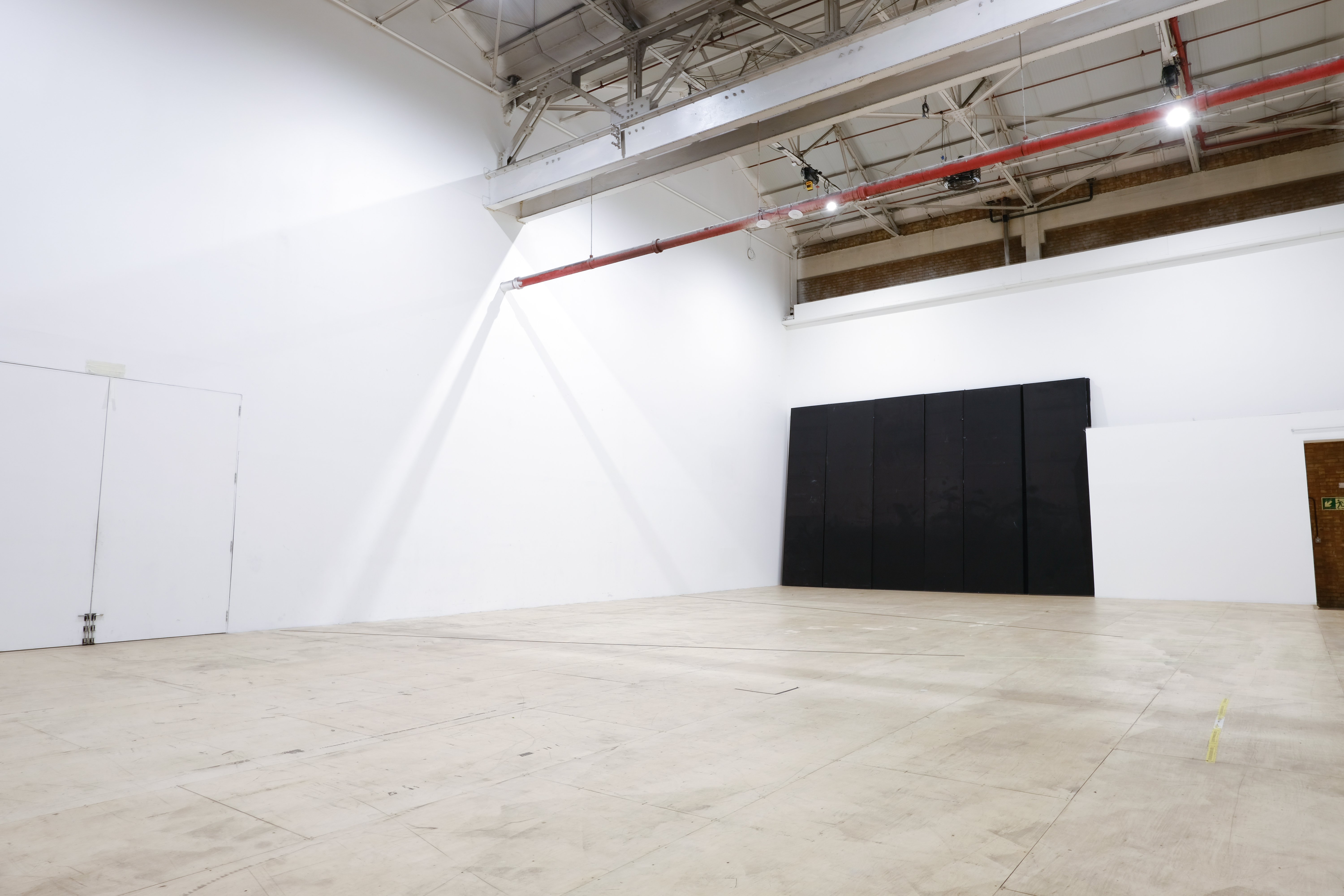 Spacious event space with high ceilings at Sugar Studios, perfect for conferences and exhibitions.