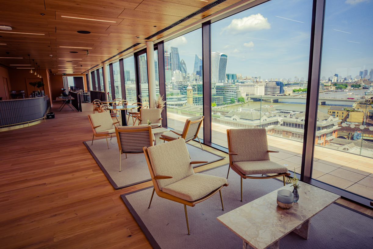 Modern event space in Rose Court with city views, ideal for corporate gatherings and meetings.