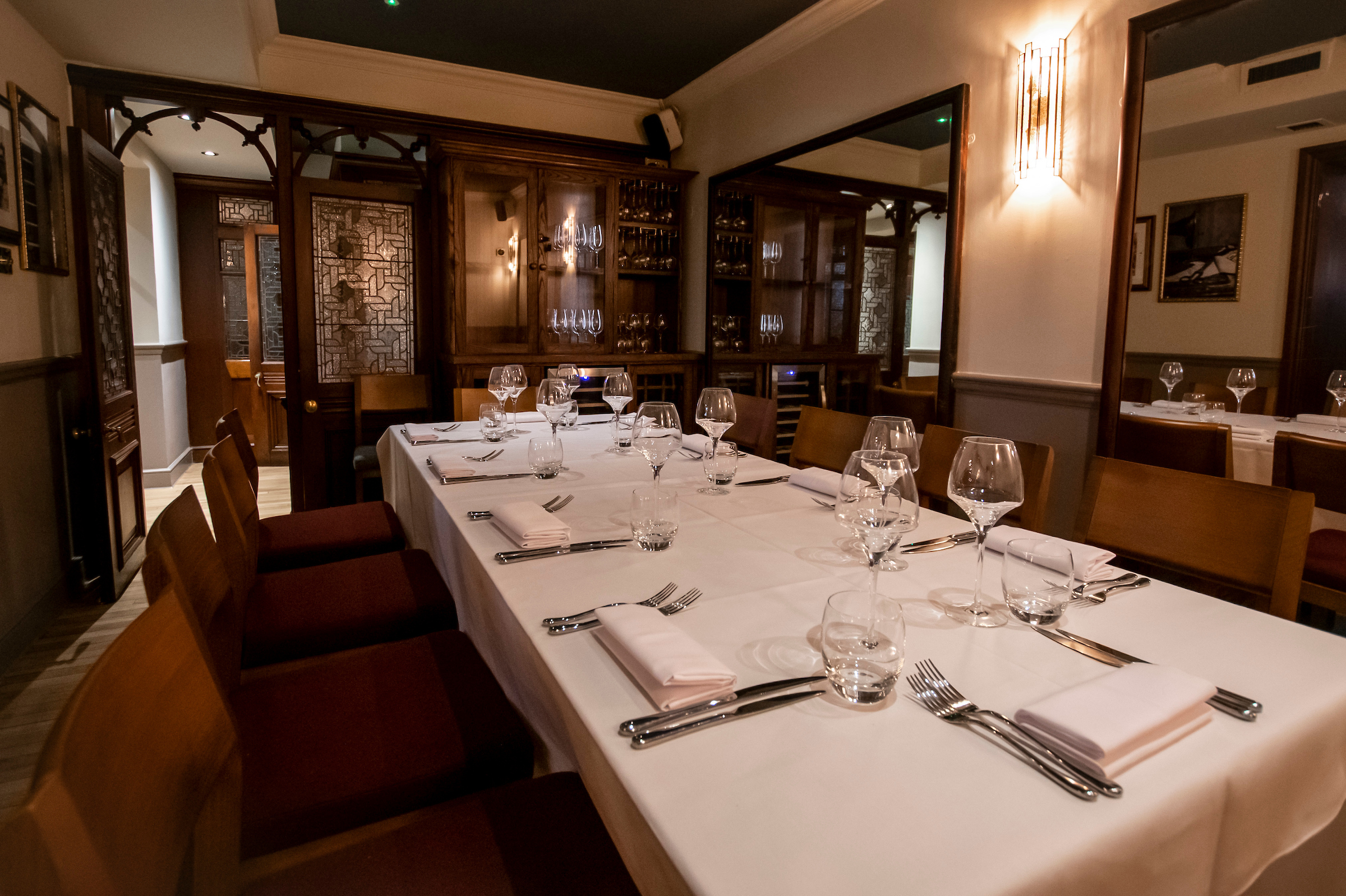 Elegant dining table in Randolph Room, Maddox Tavern for corporate dinners and private events.