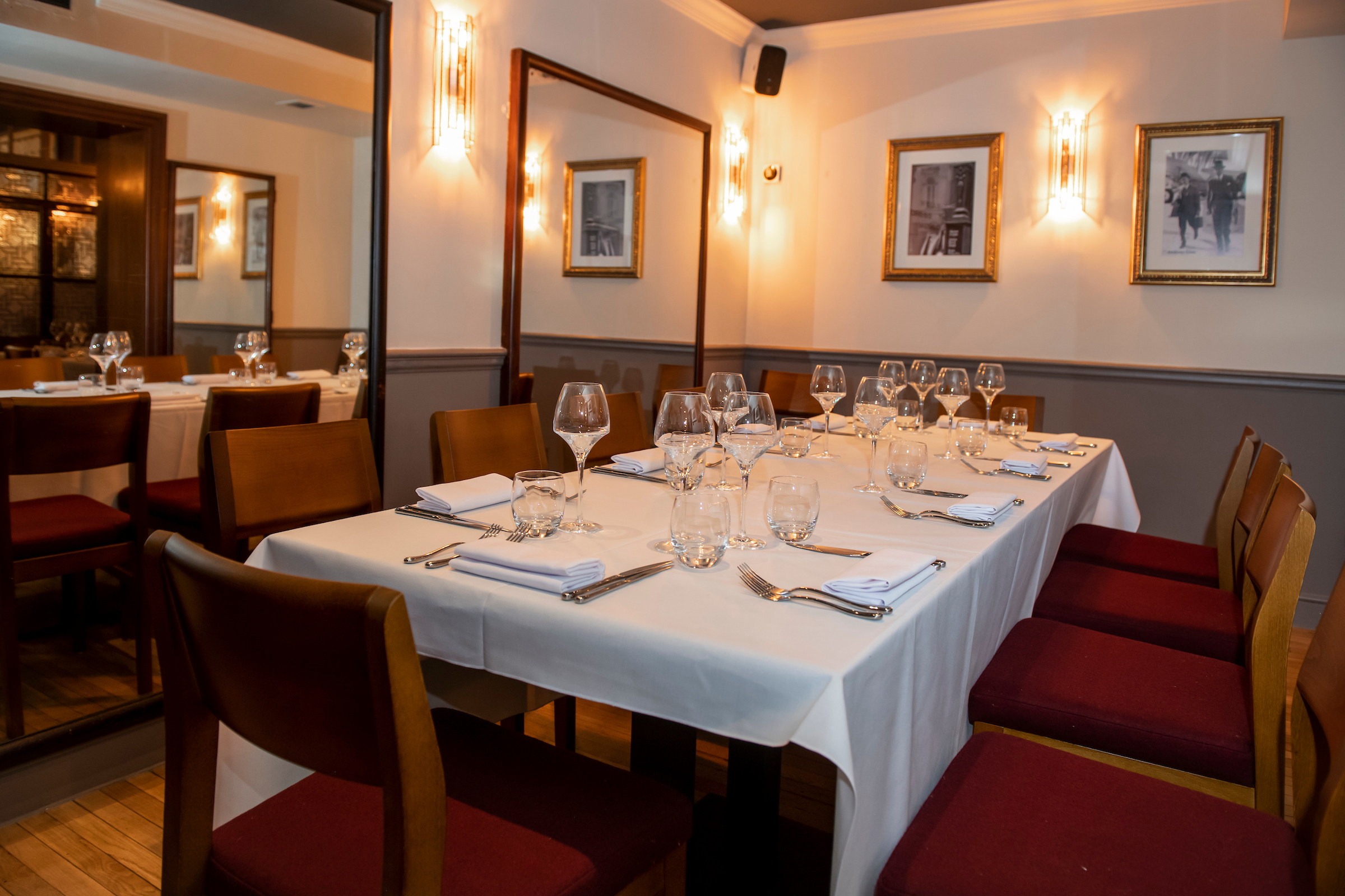 Elegant dining table in Randolph Room, Maddox Tavern for corporate dinners and events.