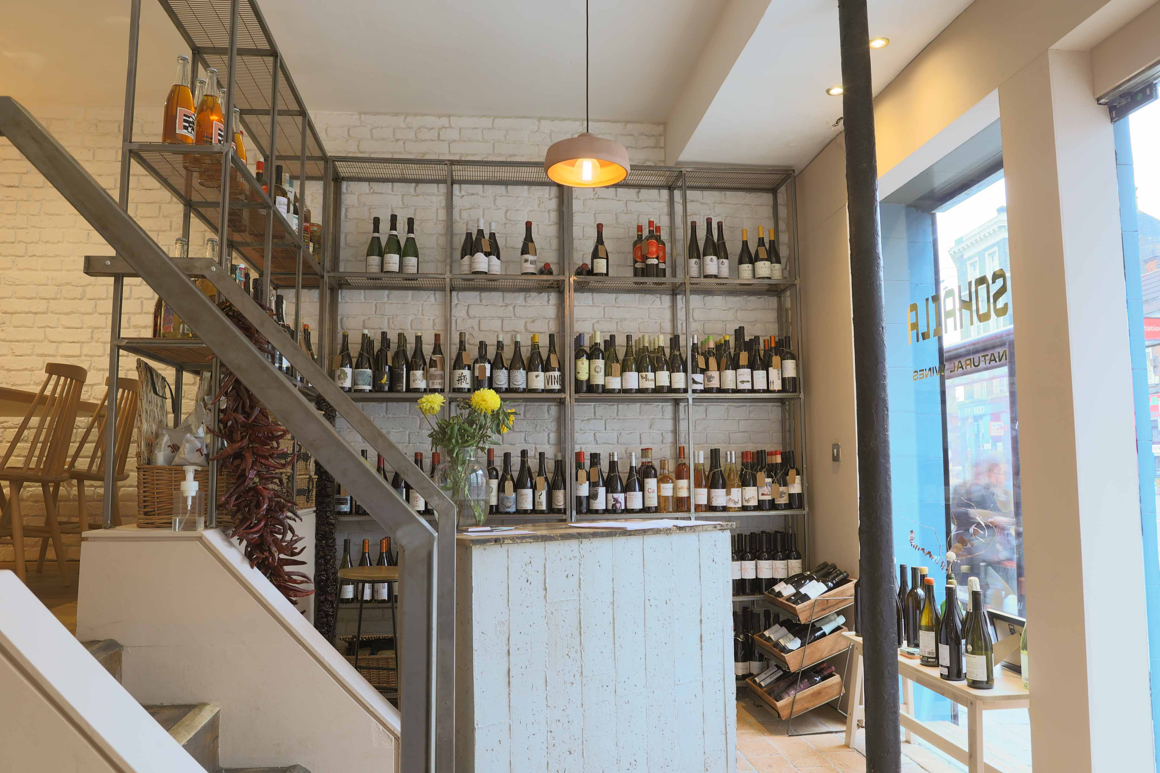 Stylish wine shop with cozy atmosphere, perfect for tastings and culinary events.