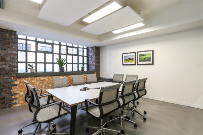 Modern conference room with large table, ideal for meetings and brainstorming sessions.