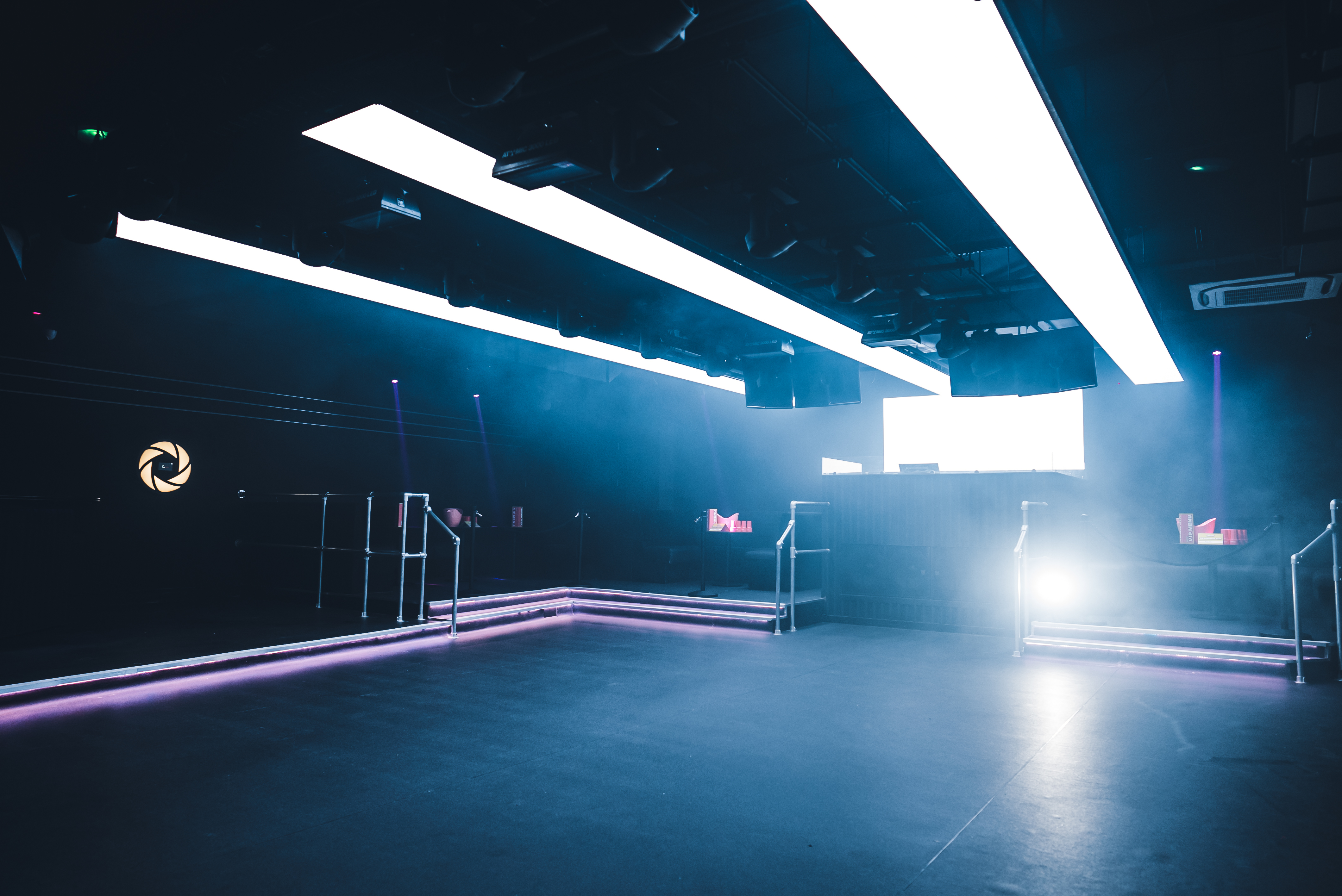 Room 1 - ahzhmlog4v0.jpg