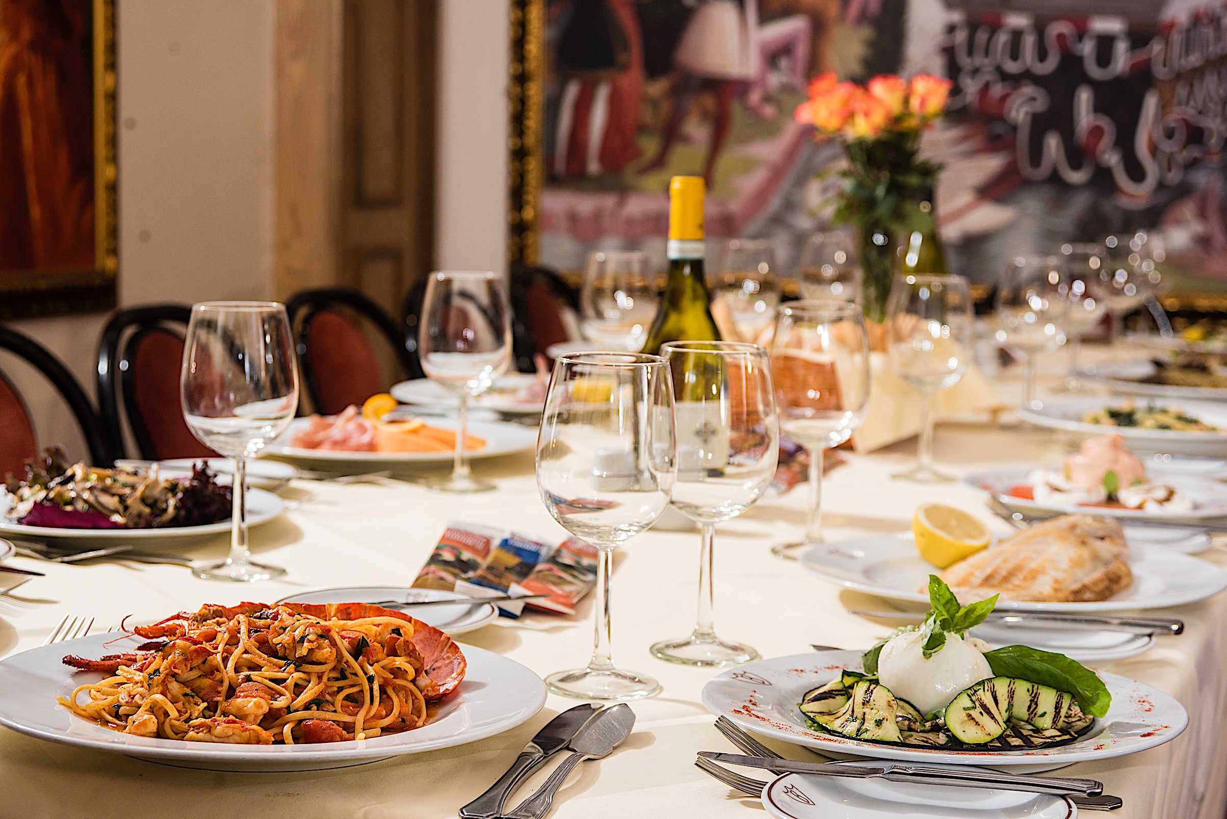 Elegant dining table in Venetian Room, Bolton's Restaurant for corporate events.