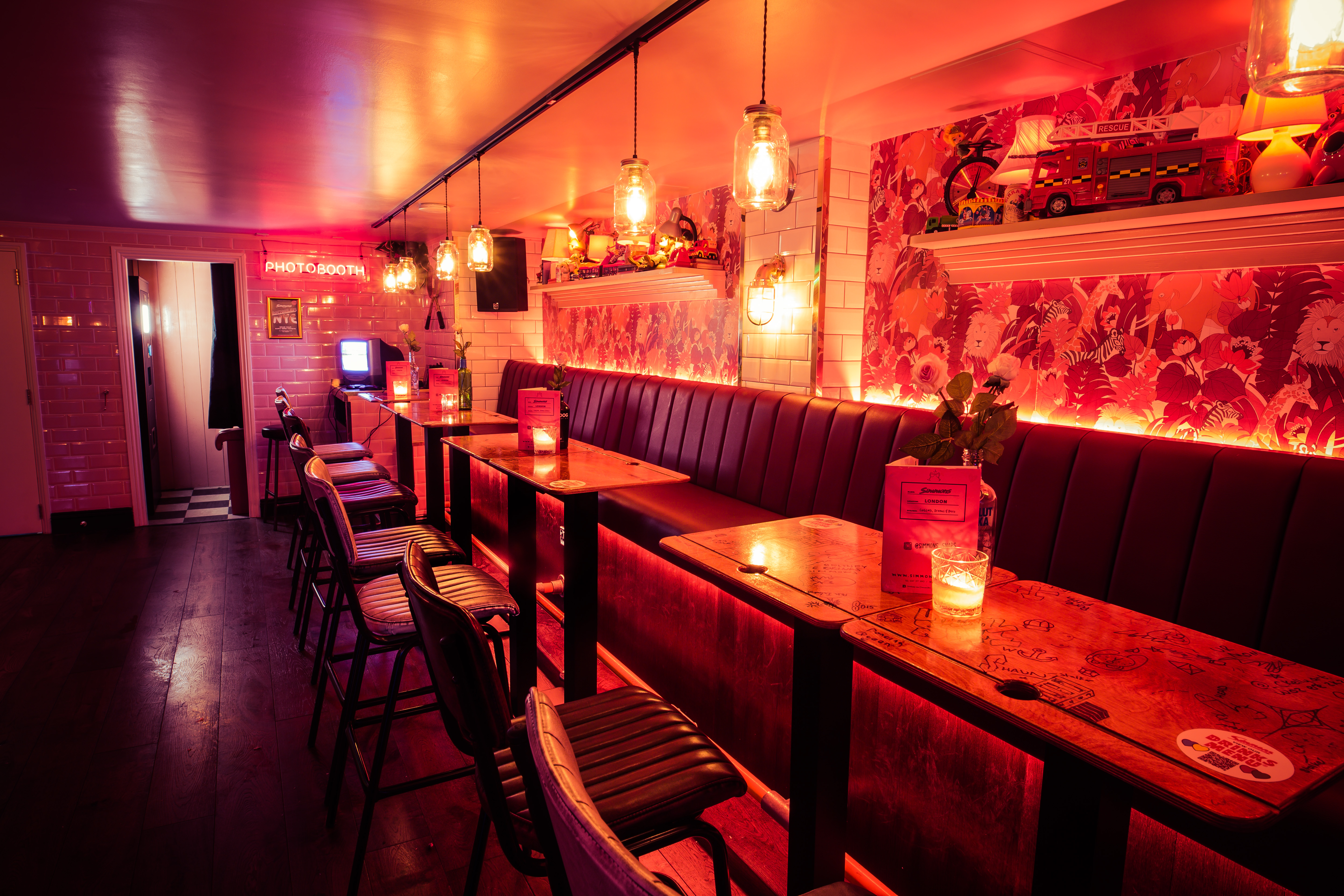 Vibrant event space in Simmons|Leicester Square for intimate gatherings and networking.