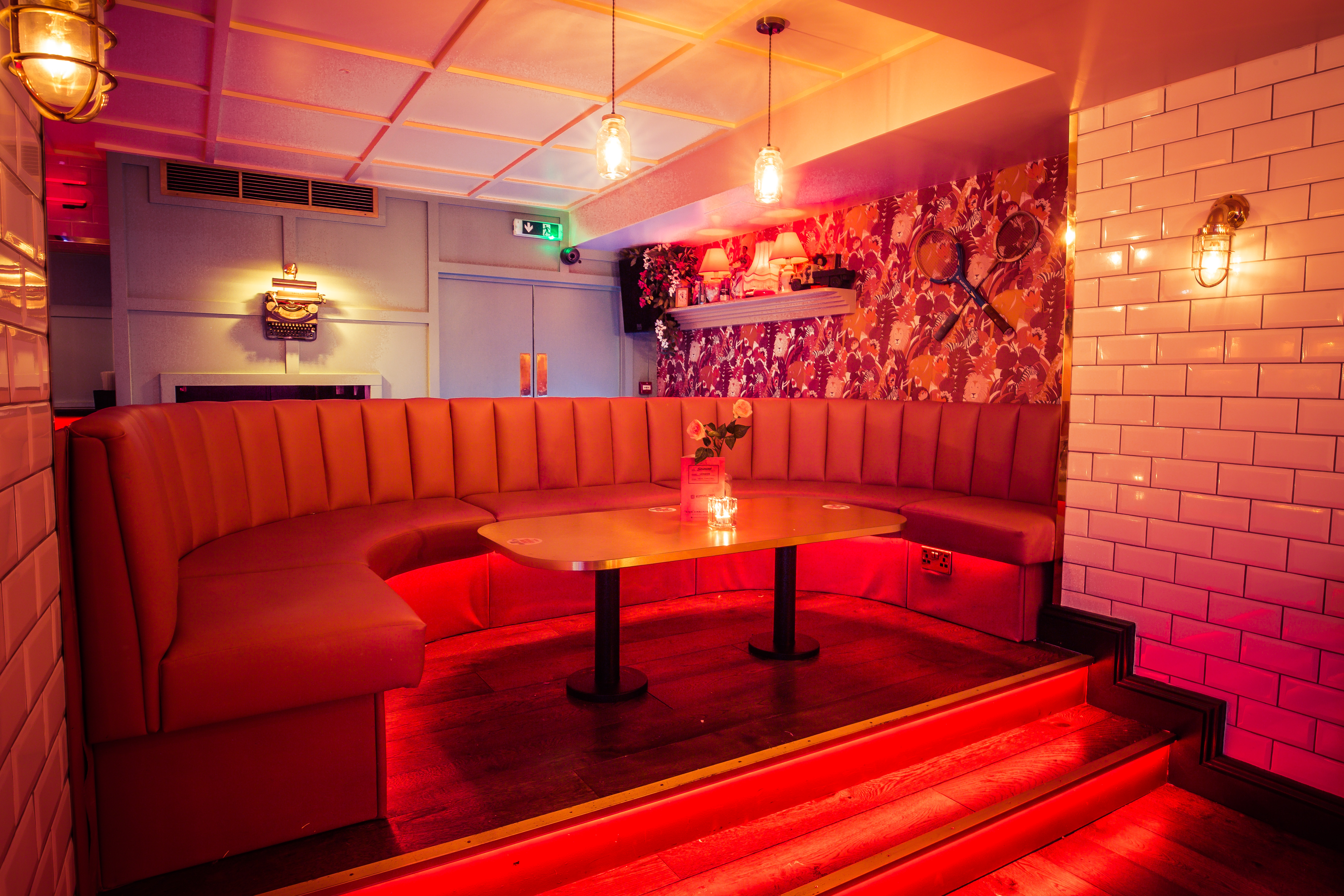 Stylish lounge area for intimate gatherings in Simmons|Leicester Square, ideal for networking events.