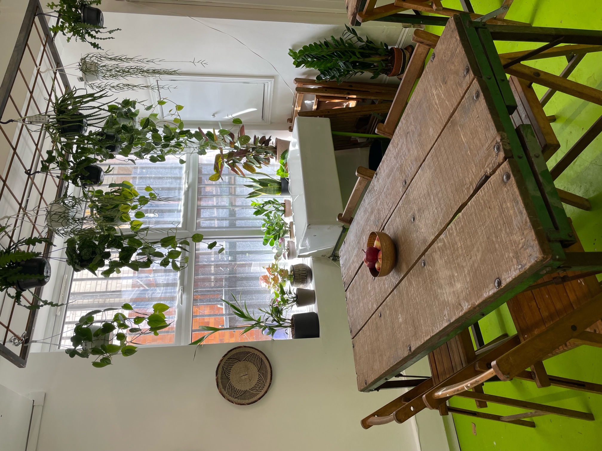 Cozy meeting space with rustic table, ideal for intimate gatherings and brainstorming sessions.