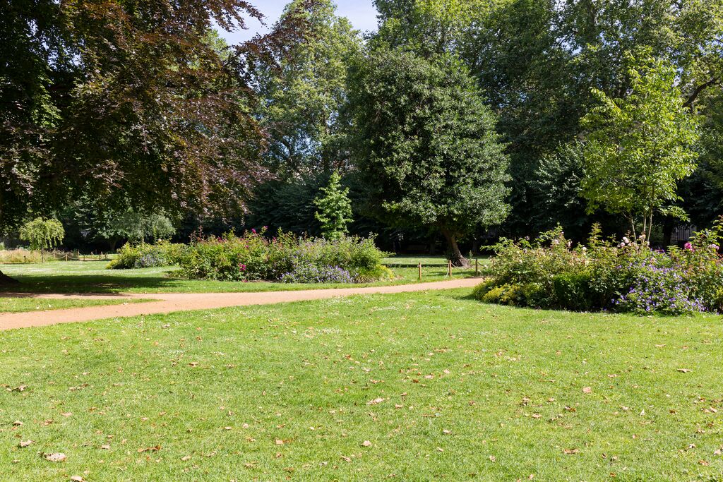 Gordon Square - p1fojzsvlb2.jpg