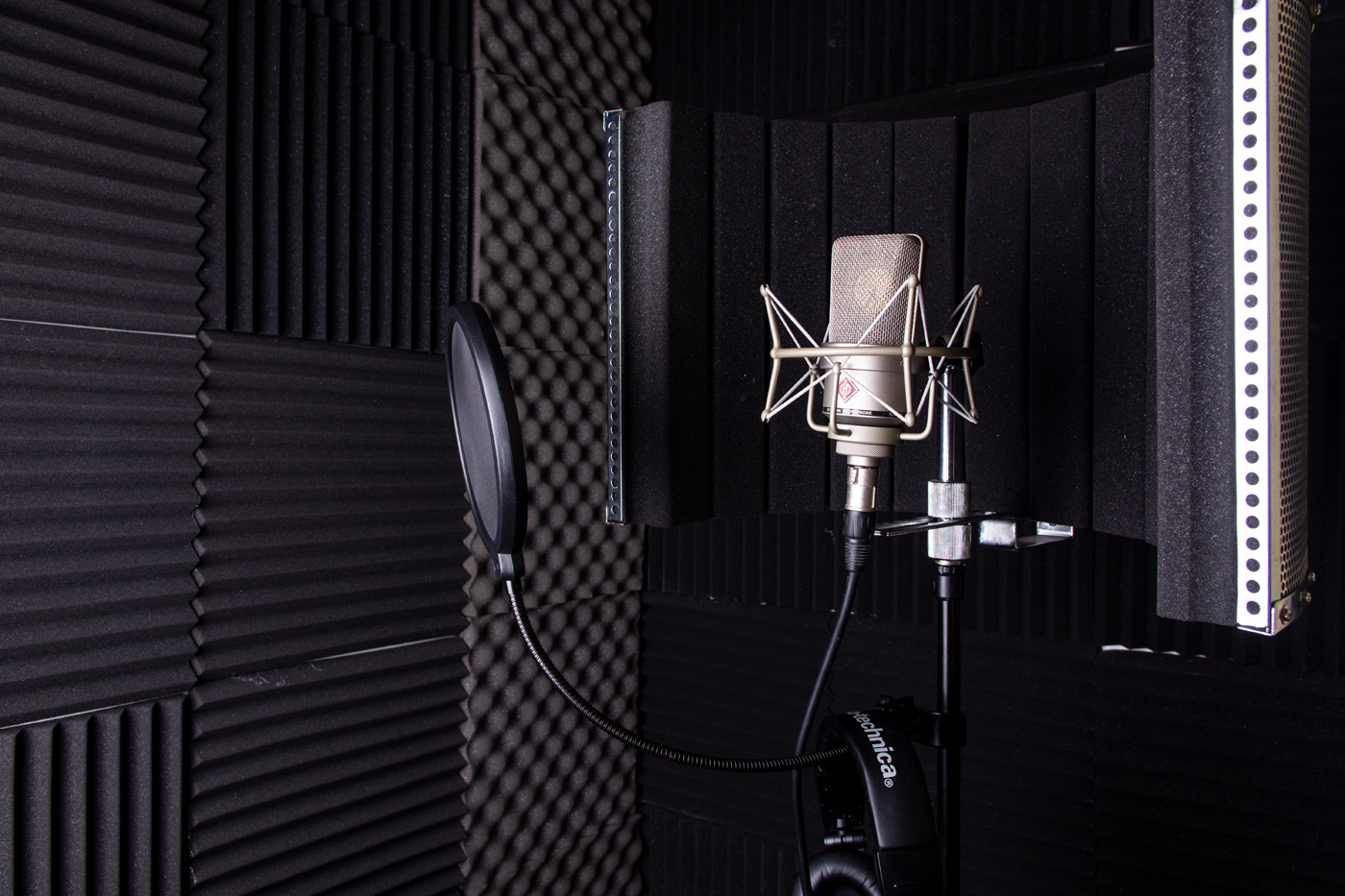 10 13 Studios - e30a2ngsbxa.jpg