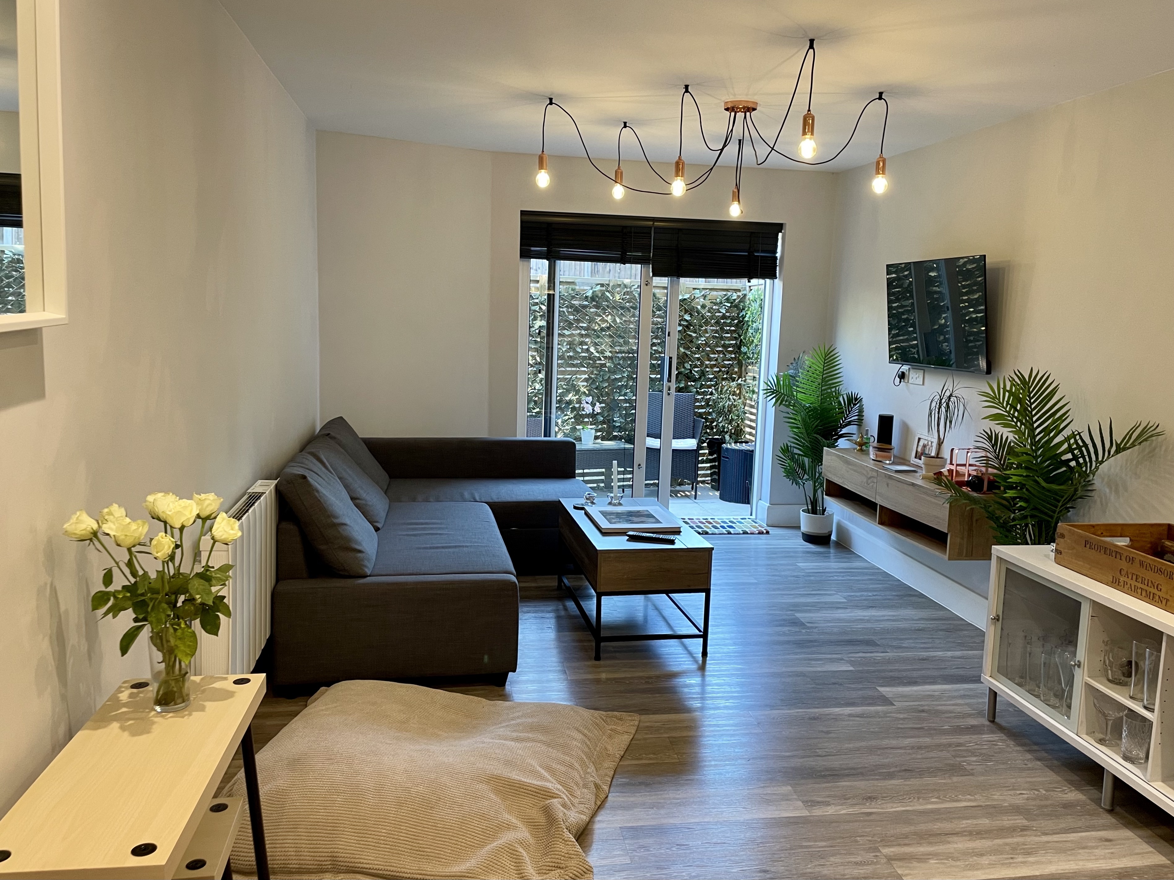 Modern lounge in Immaculate Windsor Apartment for meetings and gatherings.