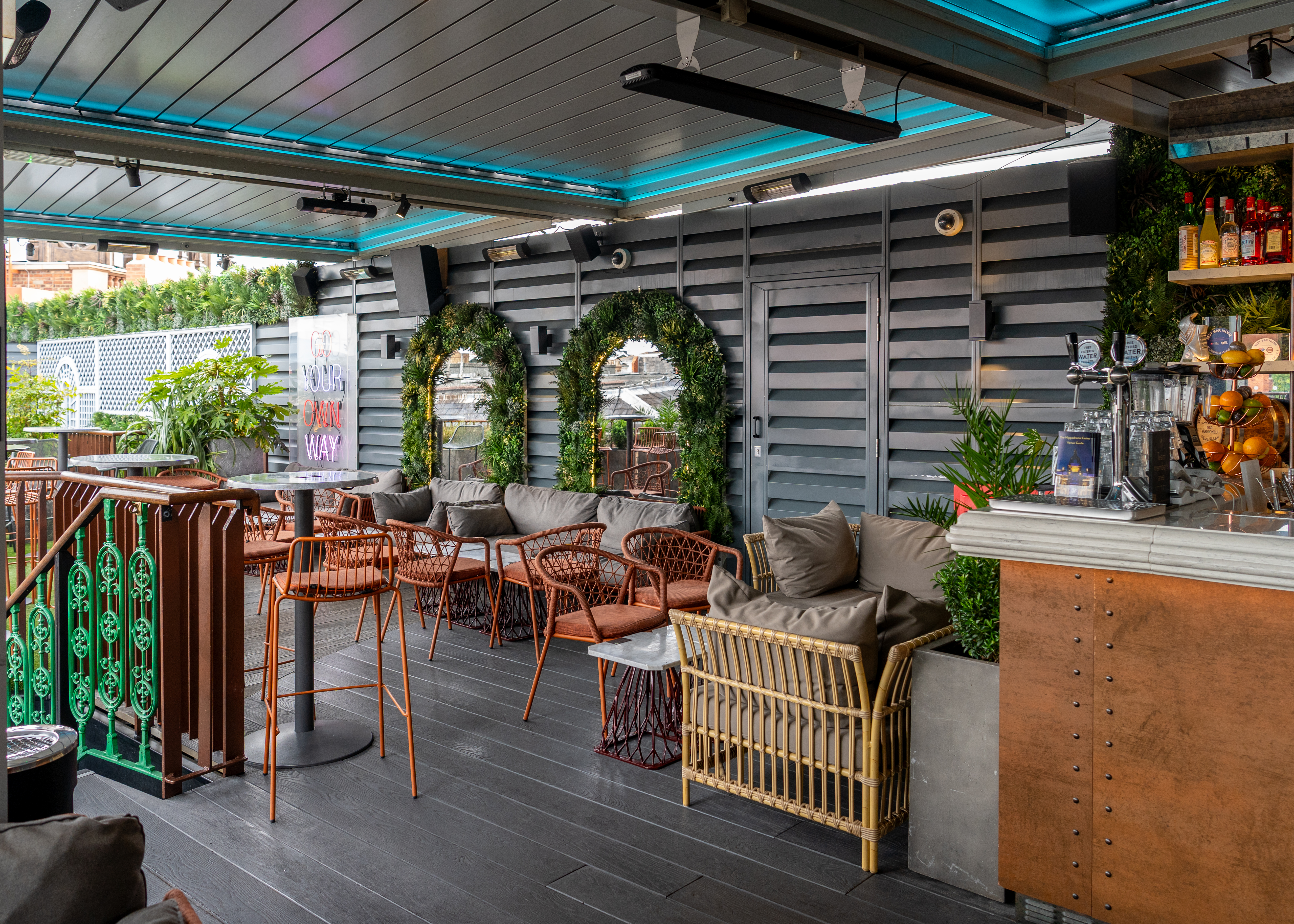 The Rooftop Bar - 385d2f34-11ef-4079-aff3-b04108d5974a.jpg