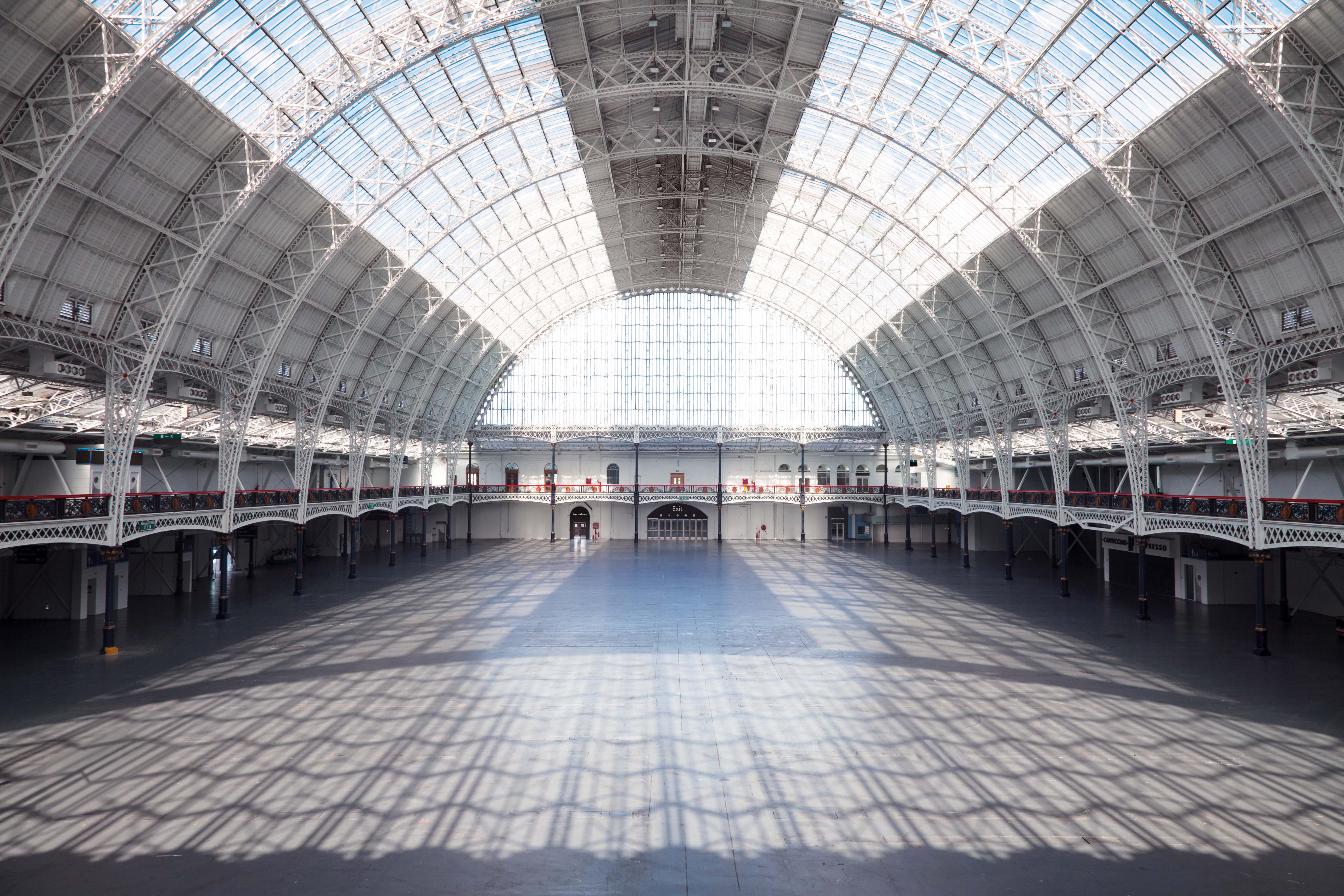 Grand Hall in Olympia with arched ceiling, ideal for conferences and exhibitions.
