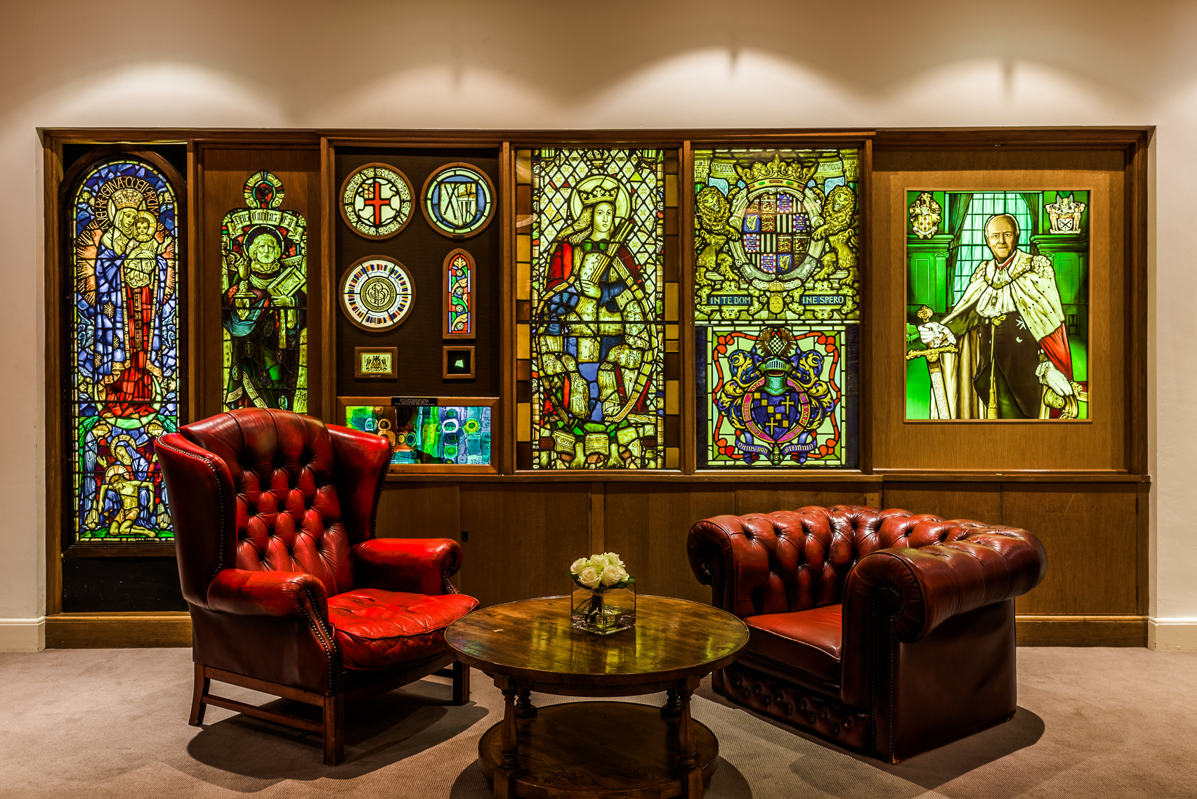Elegant meeting space with stained glass windows at Glaziers Hall for events and networking.