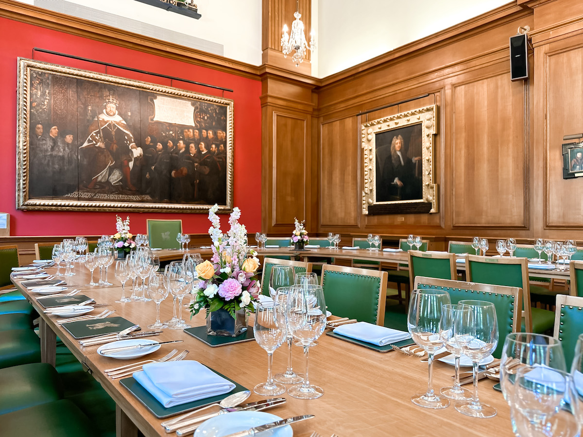 Great Hall at Barber-Surgeons’ Hall, elegant dining setup for corporate events.