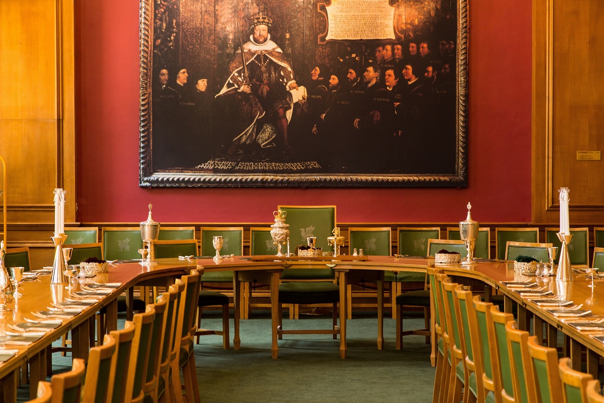 Great Hall at Barber-Surgeons’ Hall, elegant long table for corporate meetings and events.