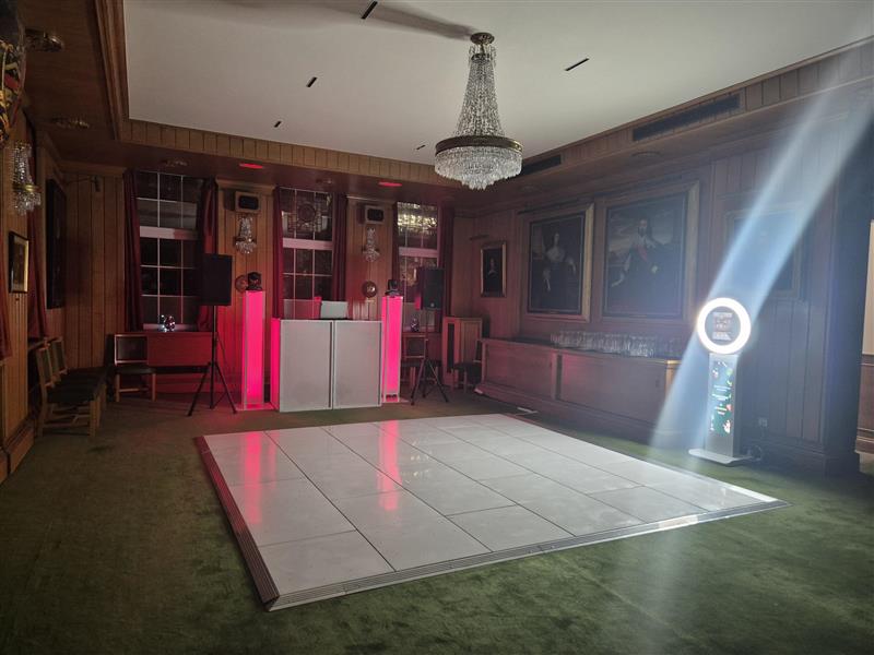 Reception Room - 1073d9cb-21da-4f4b-9ec1-6e393c93439f.jpg