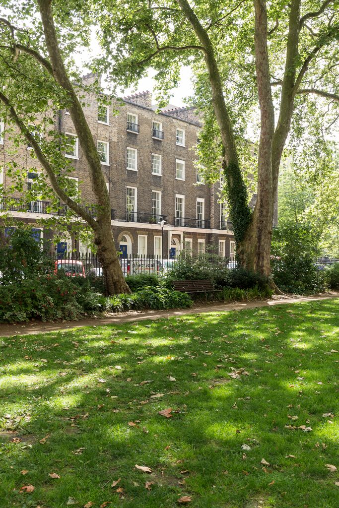 Woburn Square at University of London, lush greenery for casual meetings and networking.