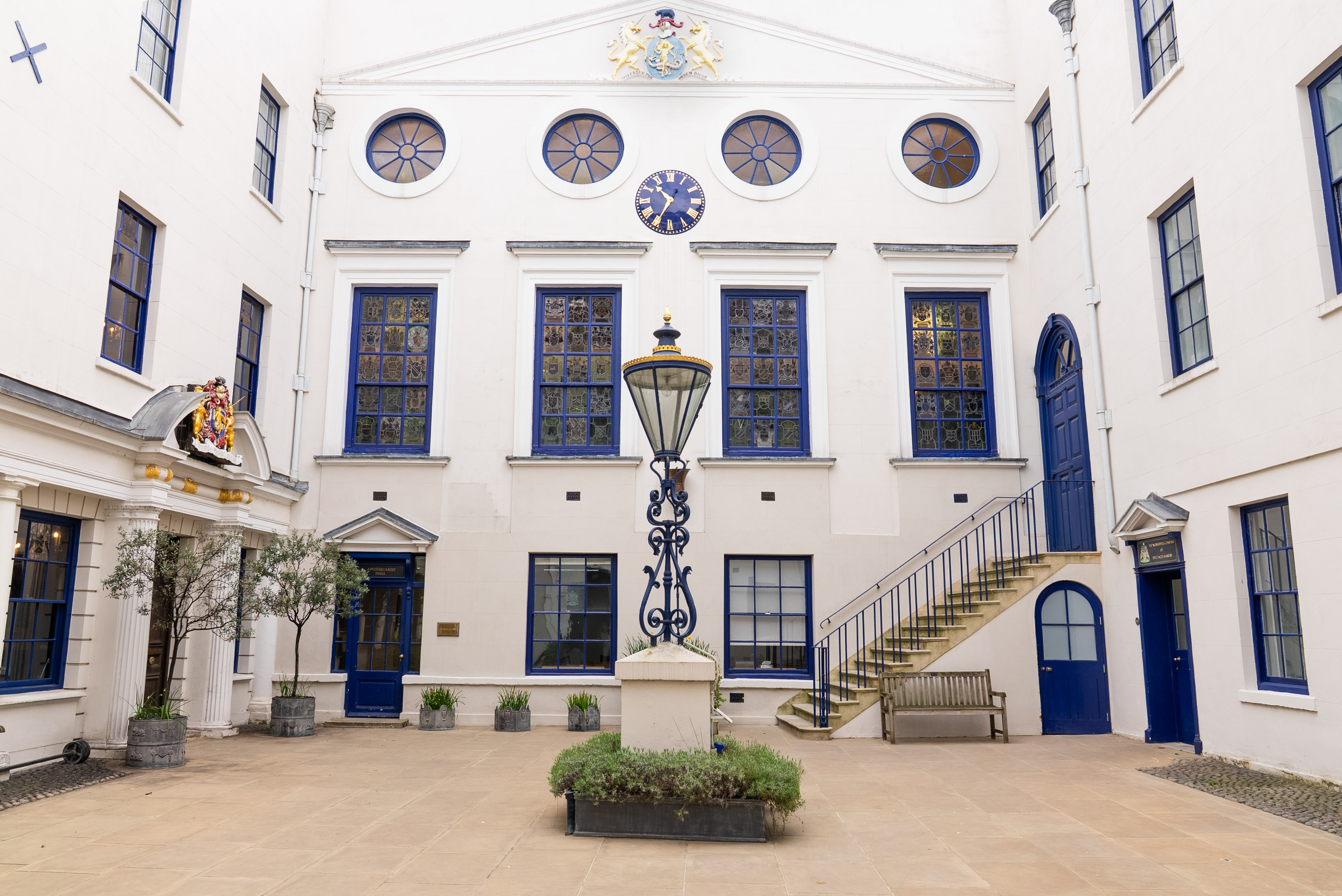 Courtyard and Champagne Bar - fntdvka42g2.jpg