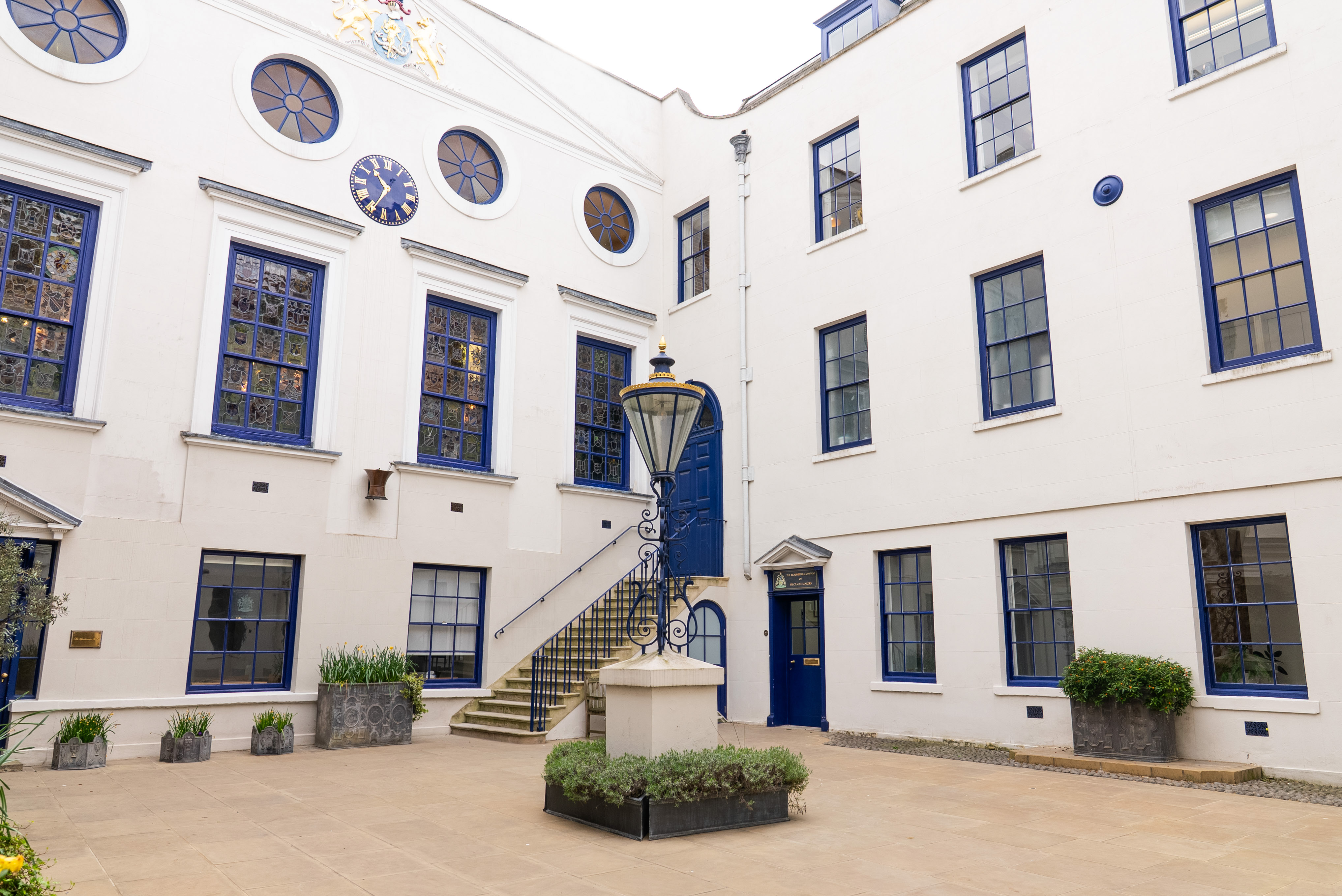 Courtyard and Champagne Bar - lwz3f4dkyv3.jpg