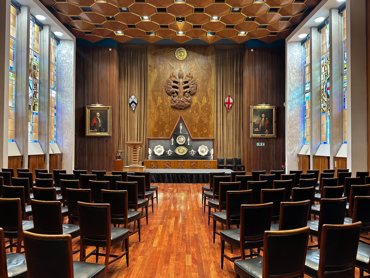 Livery Hall in Carpenter's Hall: elegant meeting space with stained glass, ideal for events.