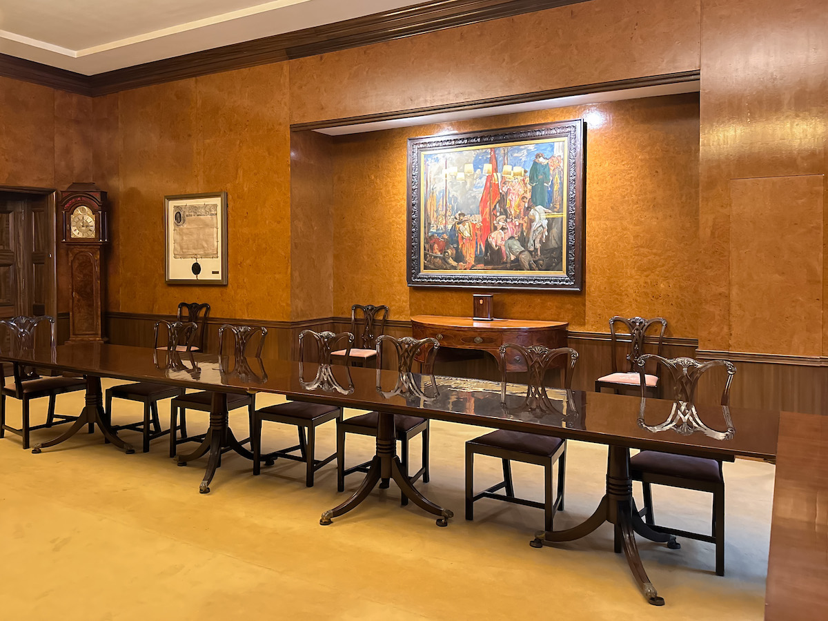 Court Room in Carpenter’s Hall with polished table, ideal for formal meetings and events.
