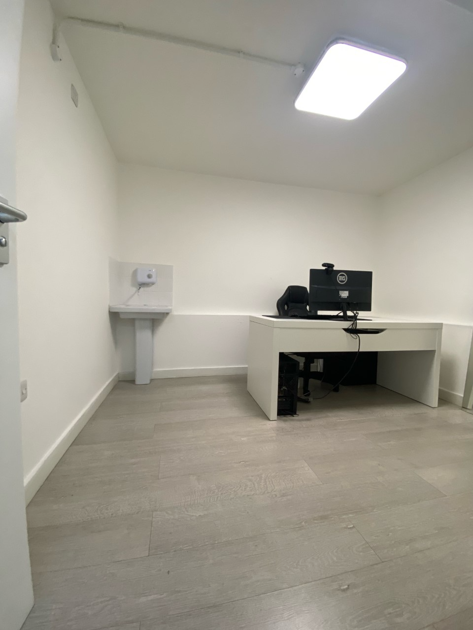 Spacious therapy room for rent in East London fitness studio, perfect for corporate events.