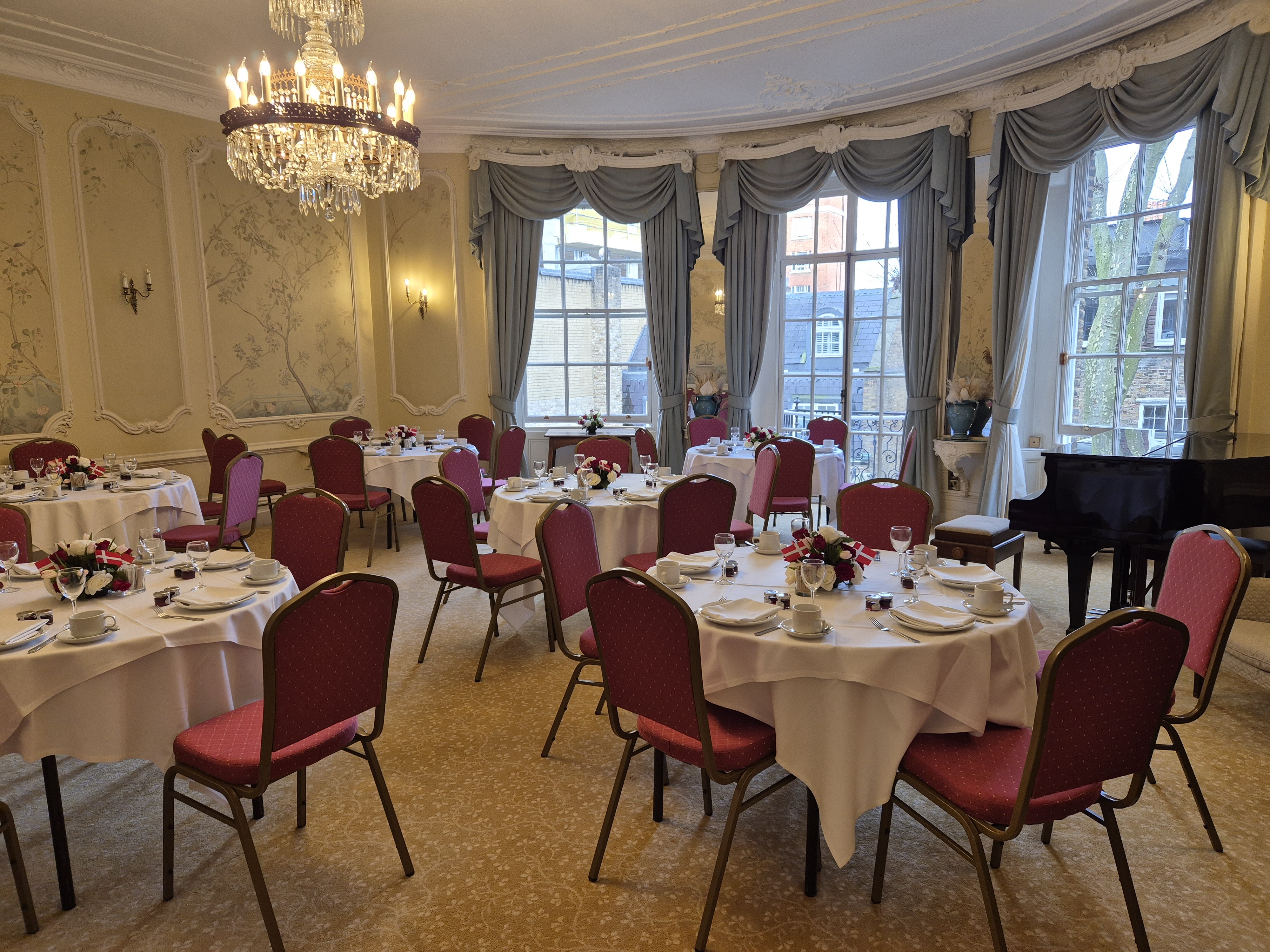 The Drawing Room - jsv5avc2mfx.jpg