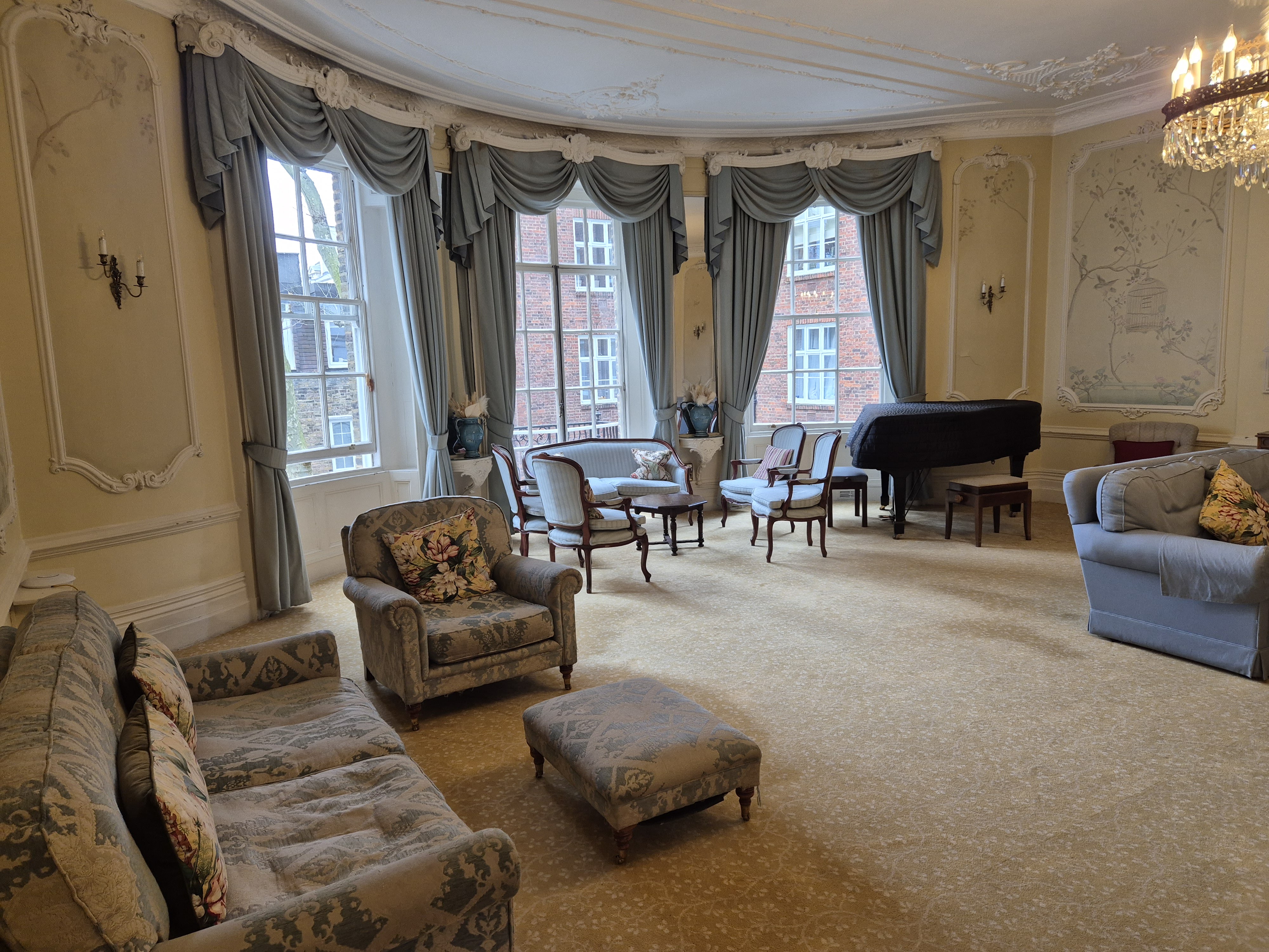 The Drawing Room - aowxoqchg01.jpg