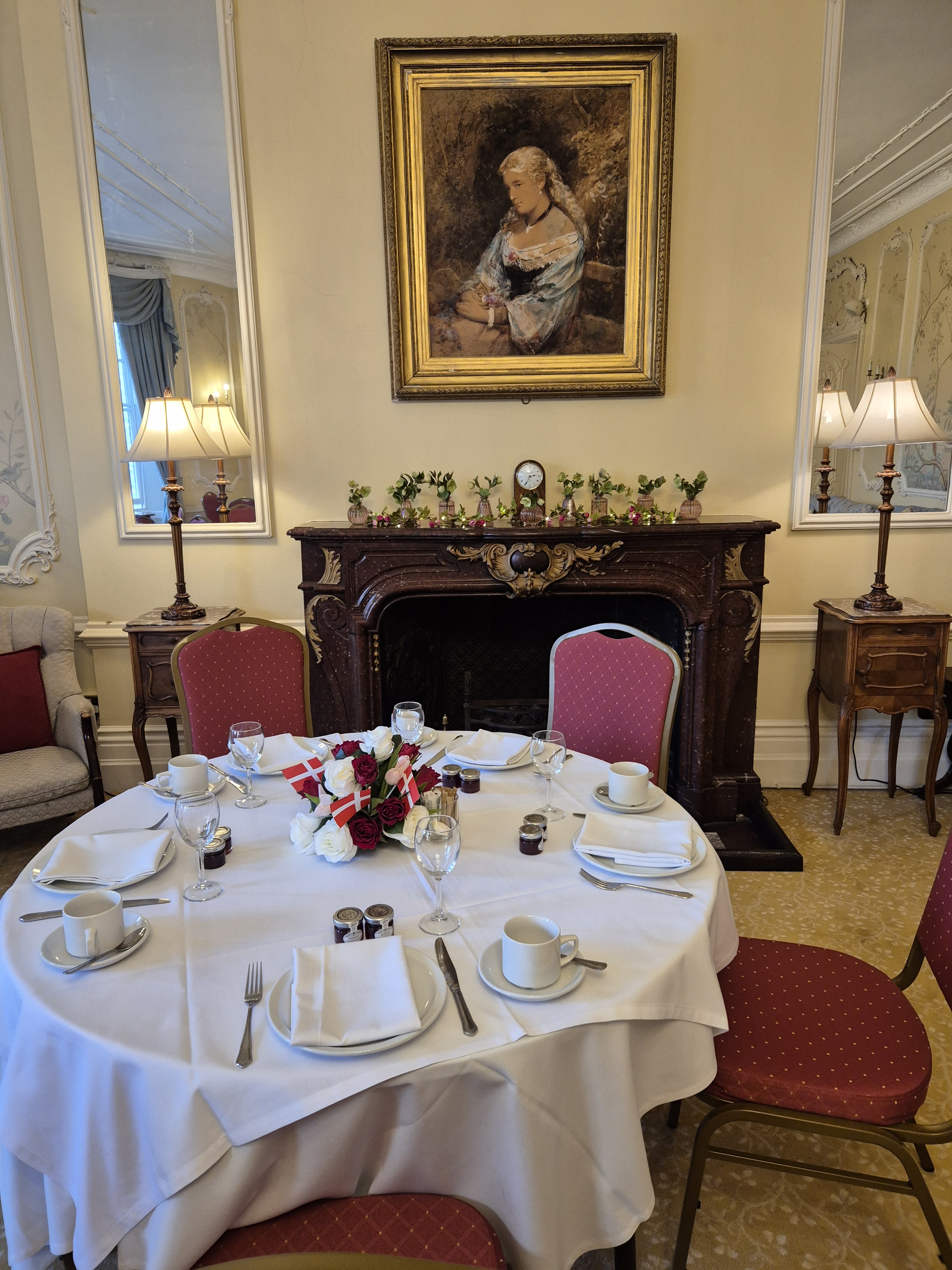 The Drawing Room - muy4y5gagql.jpg