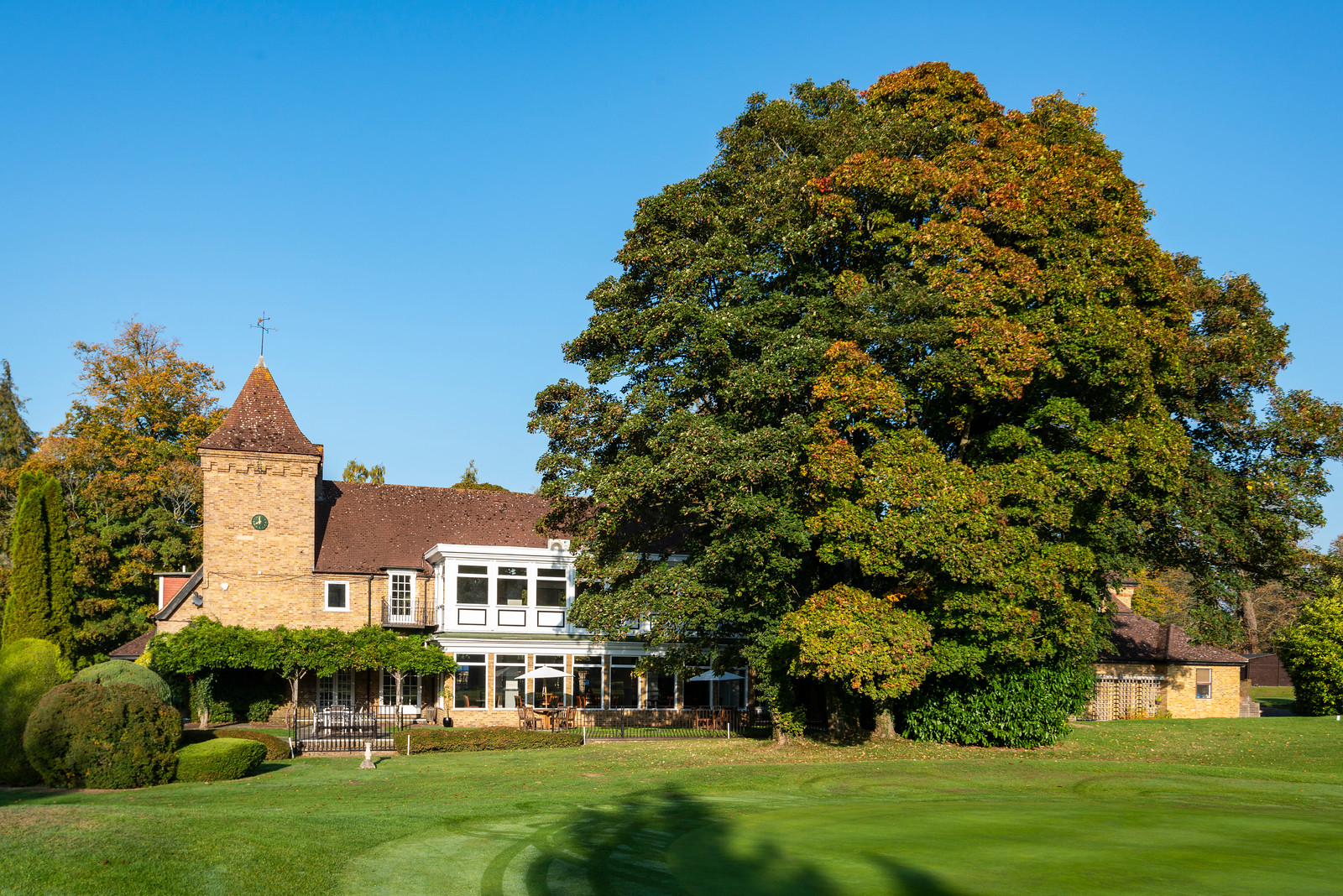The Fairway at Badgemore Park: picturesque venue for outdoor weddings and events.