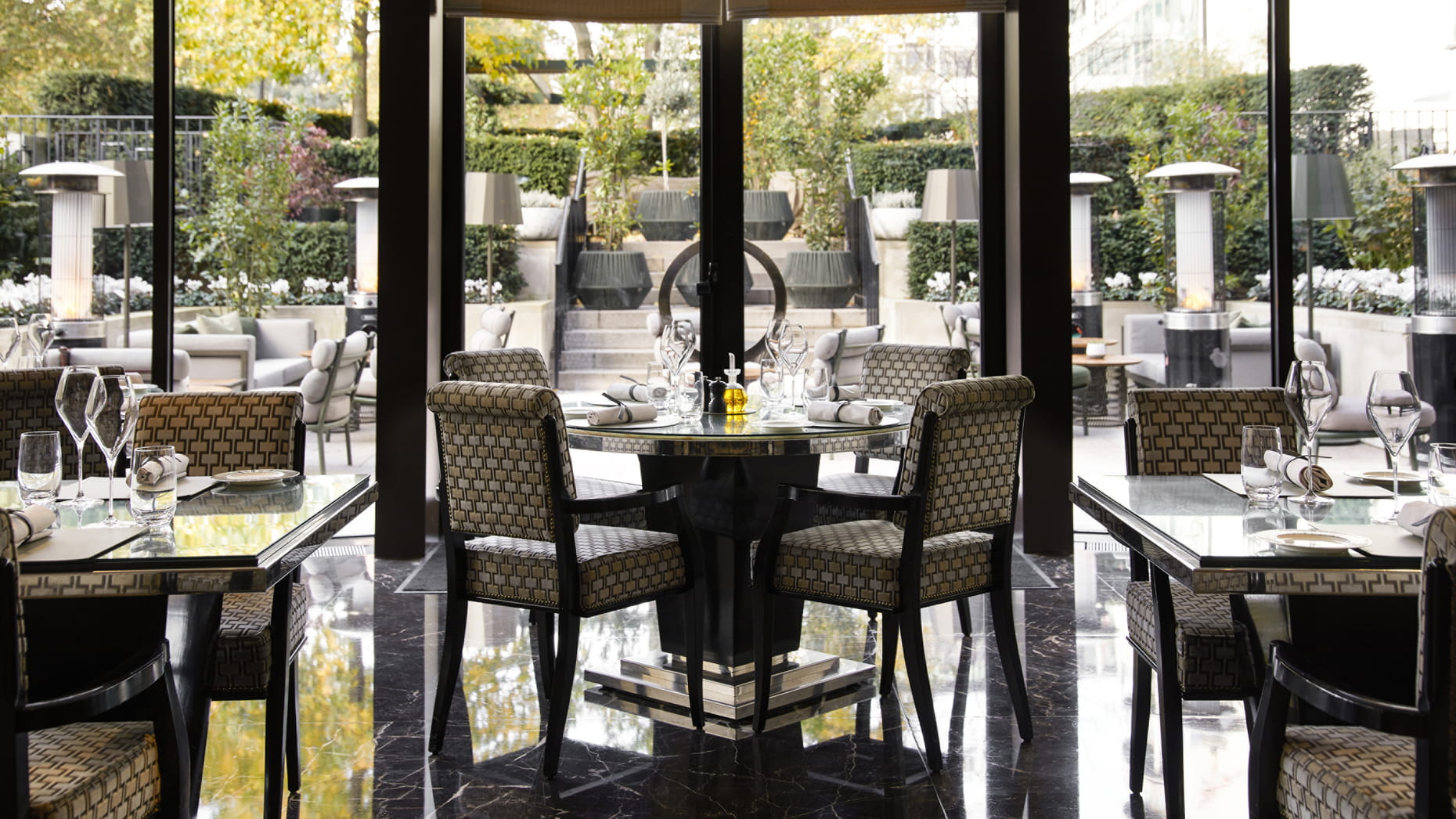 Four Seasons Hotel London at Park Lane - image 1