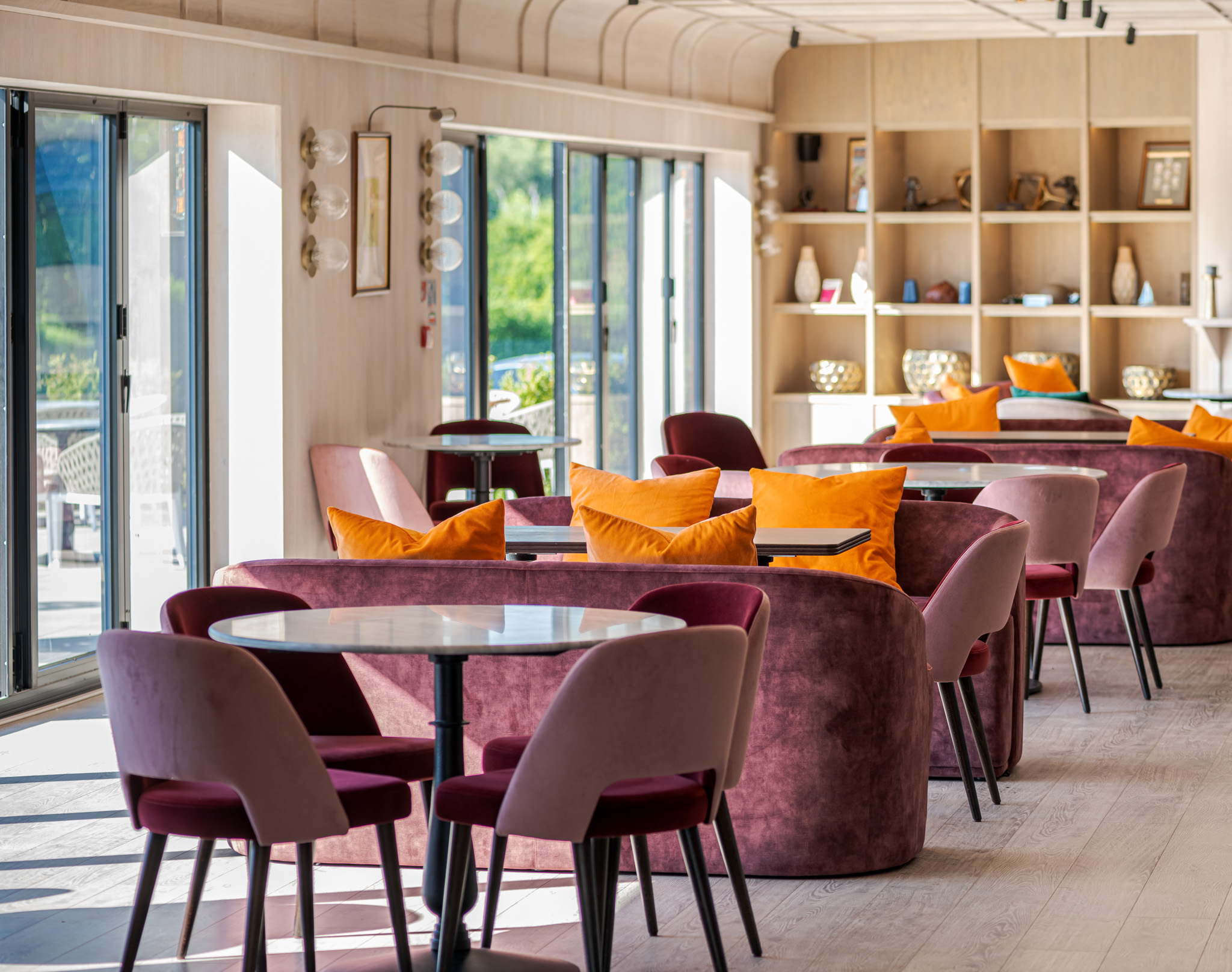 Modern meeting space at Hamptworth Golf Club with plush seating for networking events.