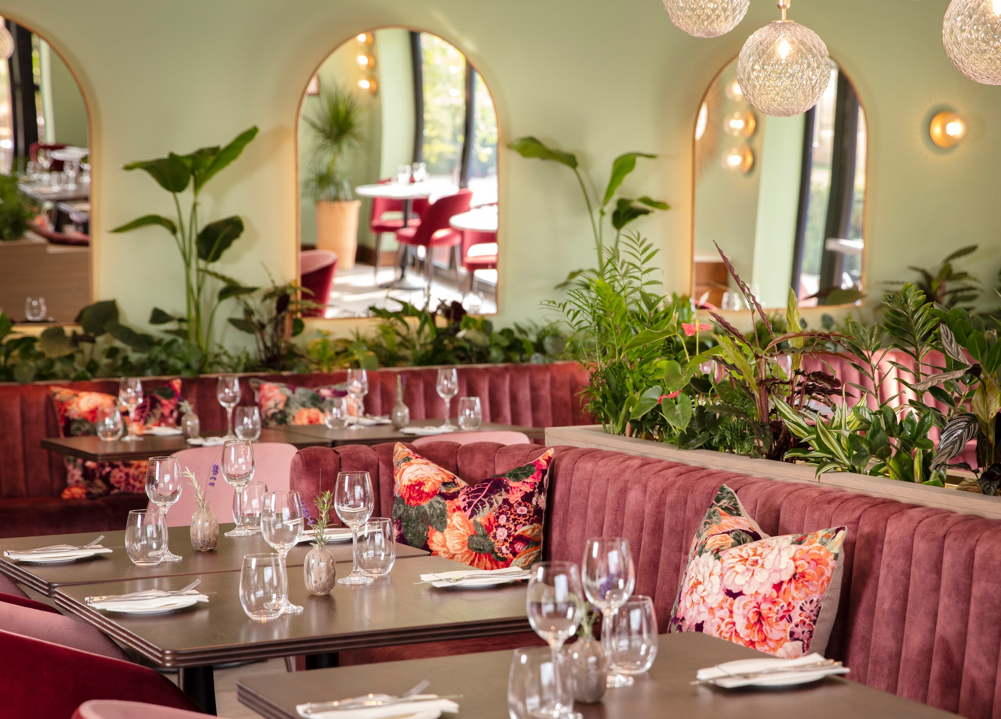 Stylish restaurant at Hamptworth Golf Club, perfect for upscale dining and corporate events.