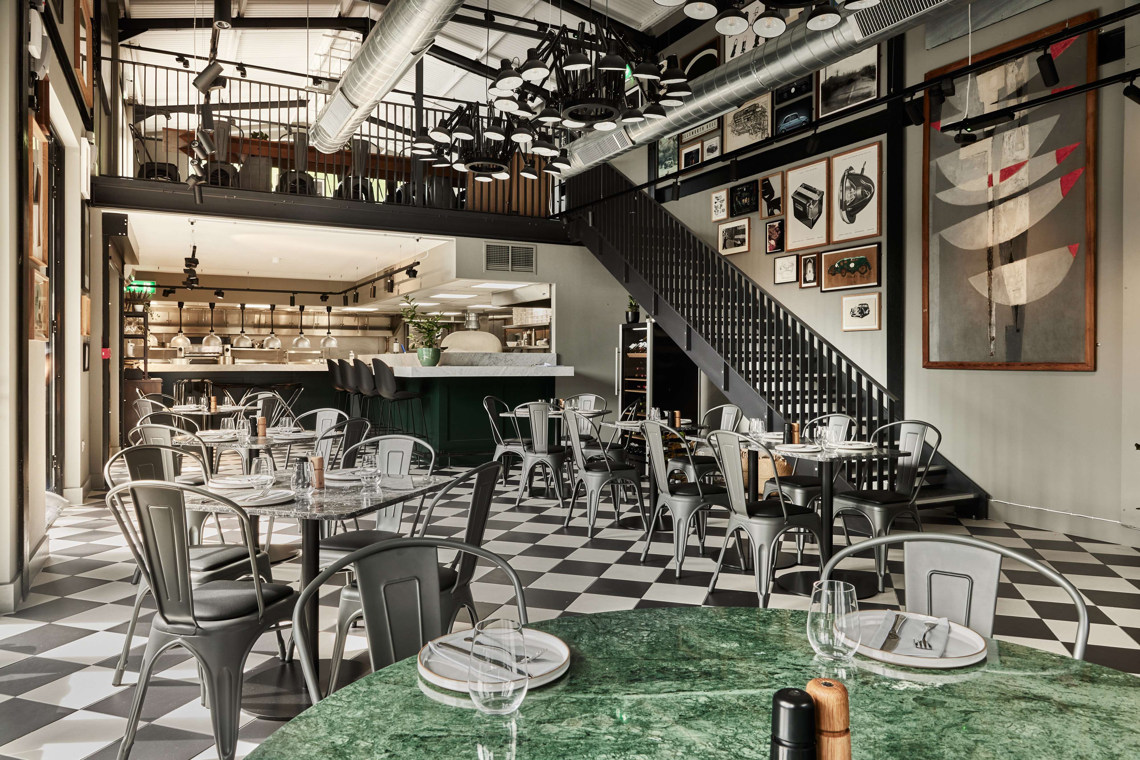 Stylish dining room with modern decor, perfect for casual meetings and social events.