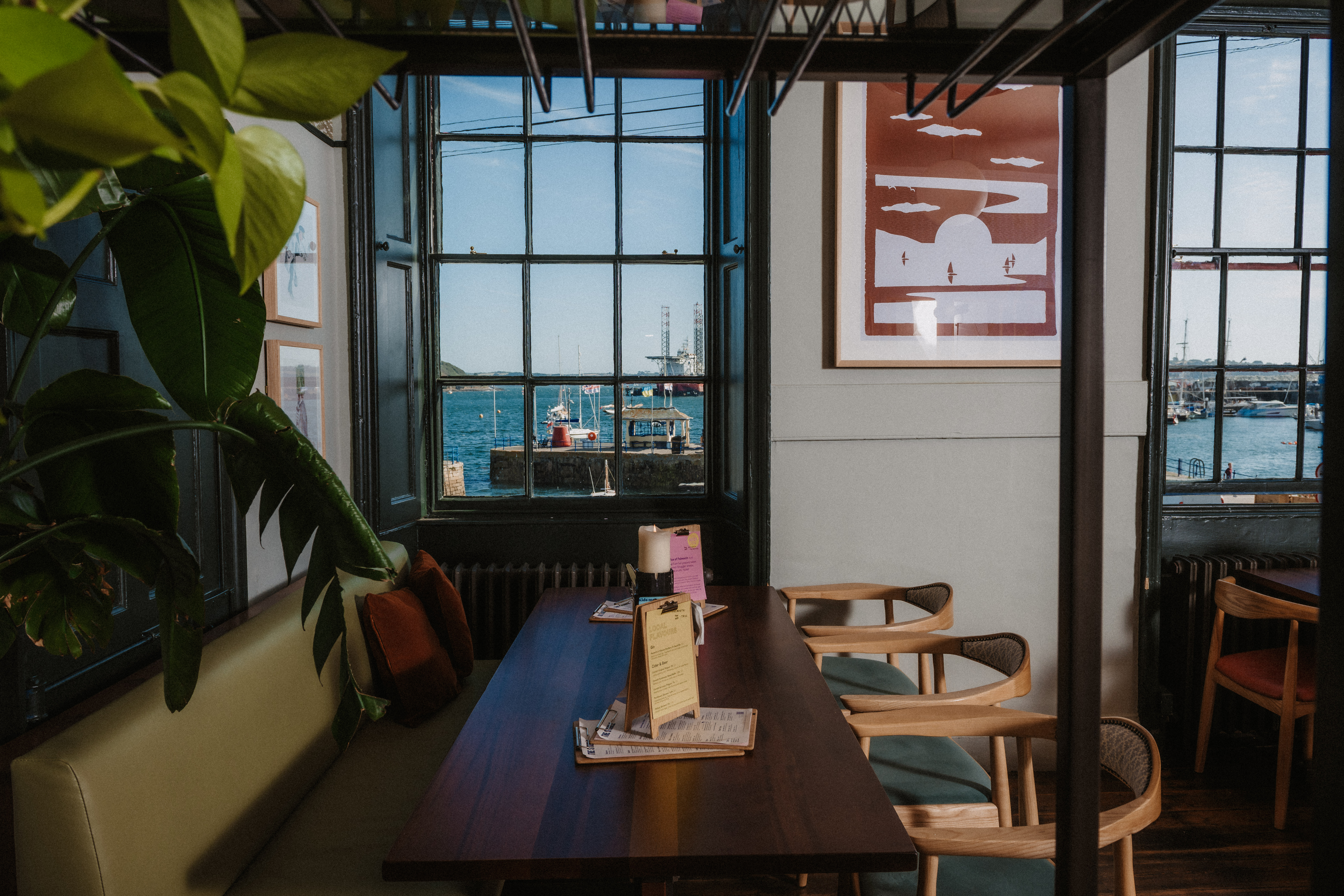 The Customs Floor - 1wf5ujvub2l.jpg