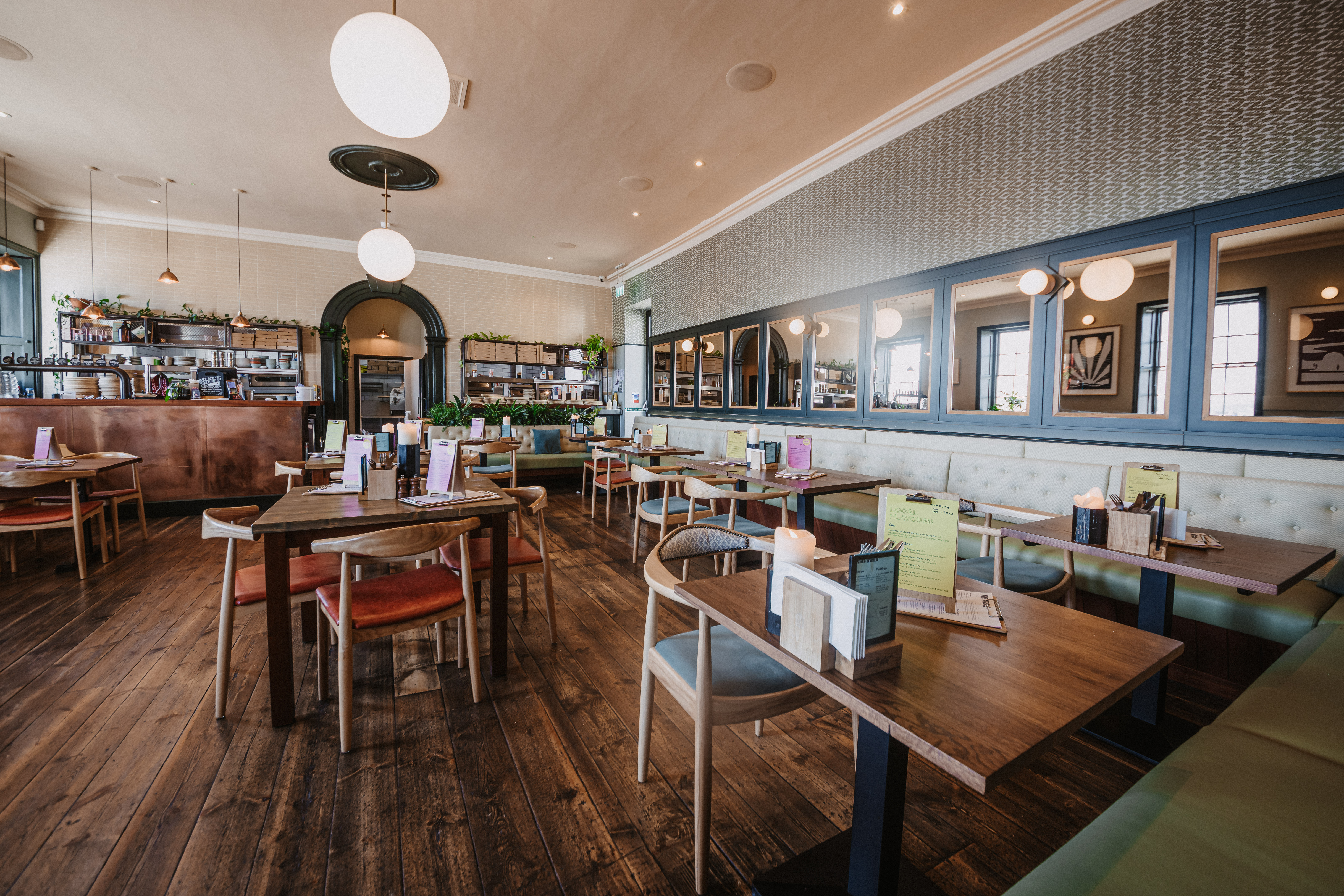 The Customs Floor - 4splcv2vo5v.jpg